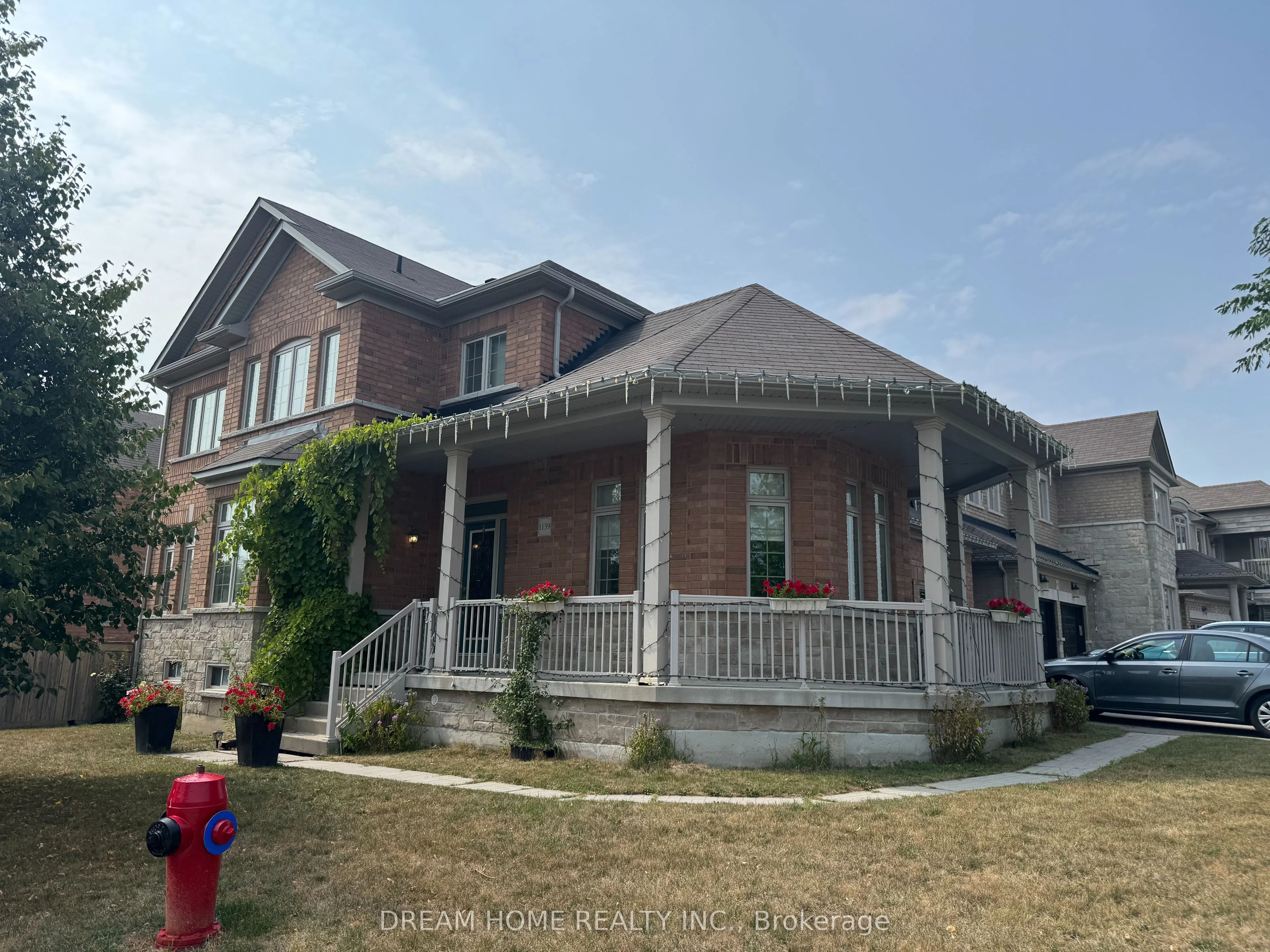 1139 Cenotaph Boulevard