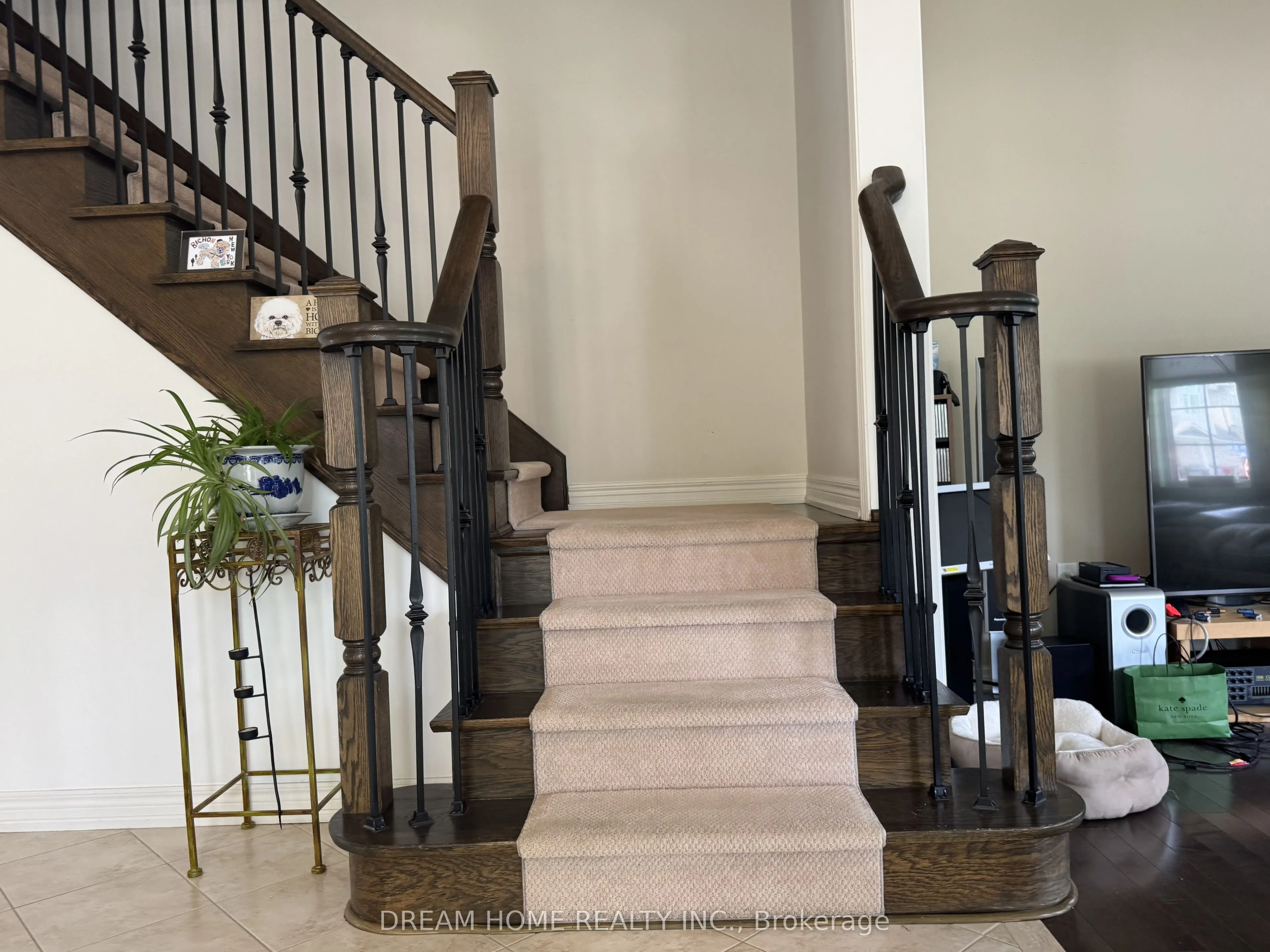 1139 Cenotaph Boulevard