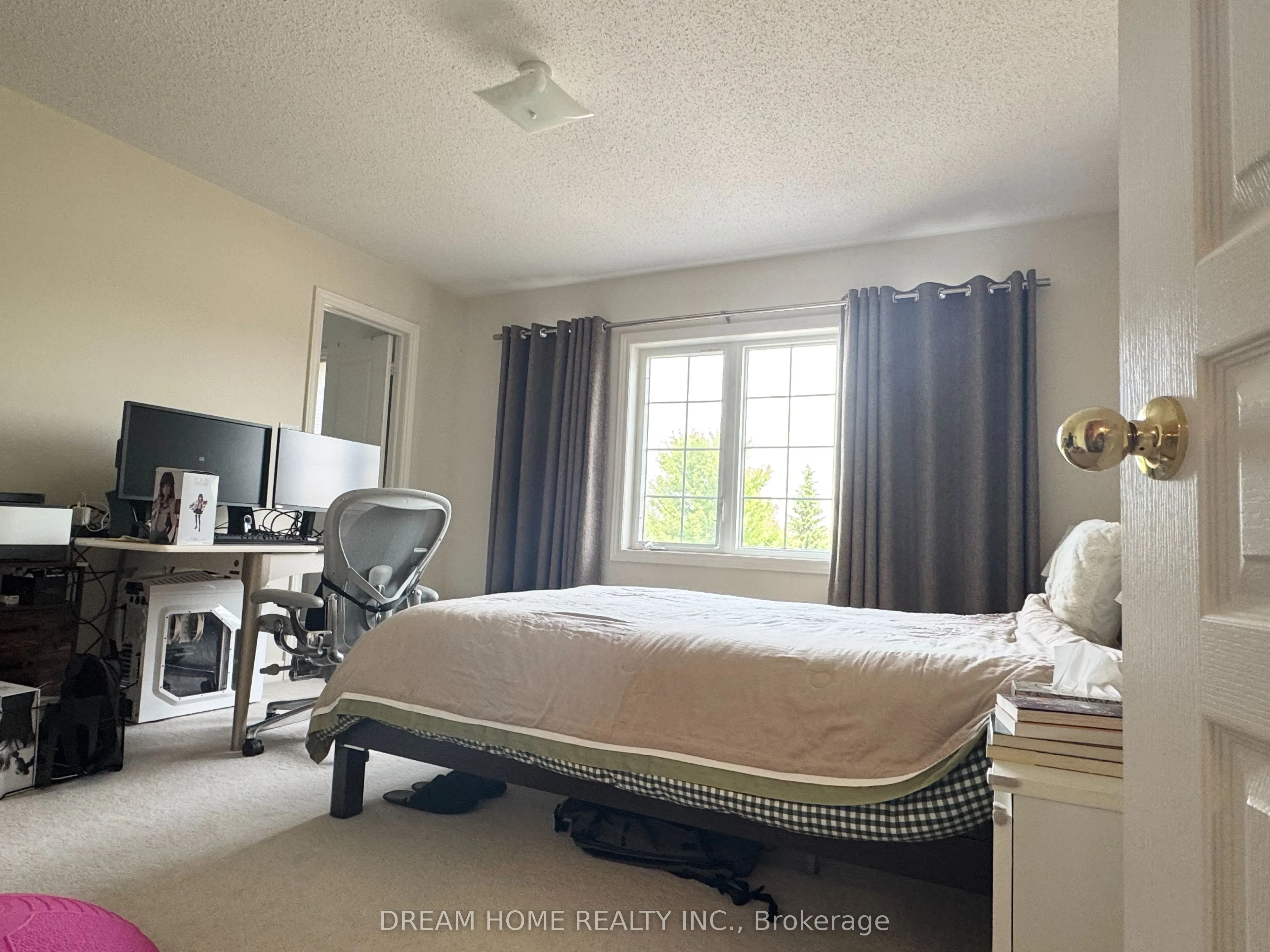 1139 Cenotaph Boulevard