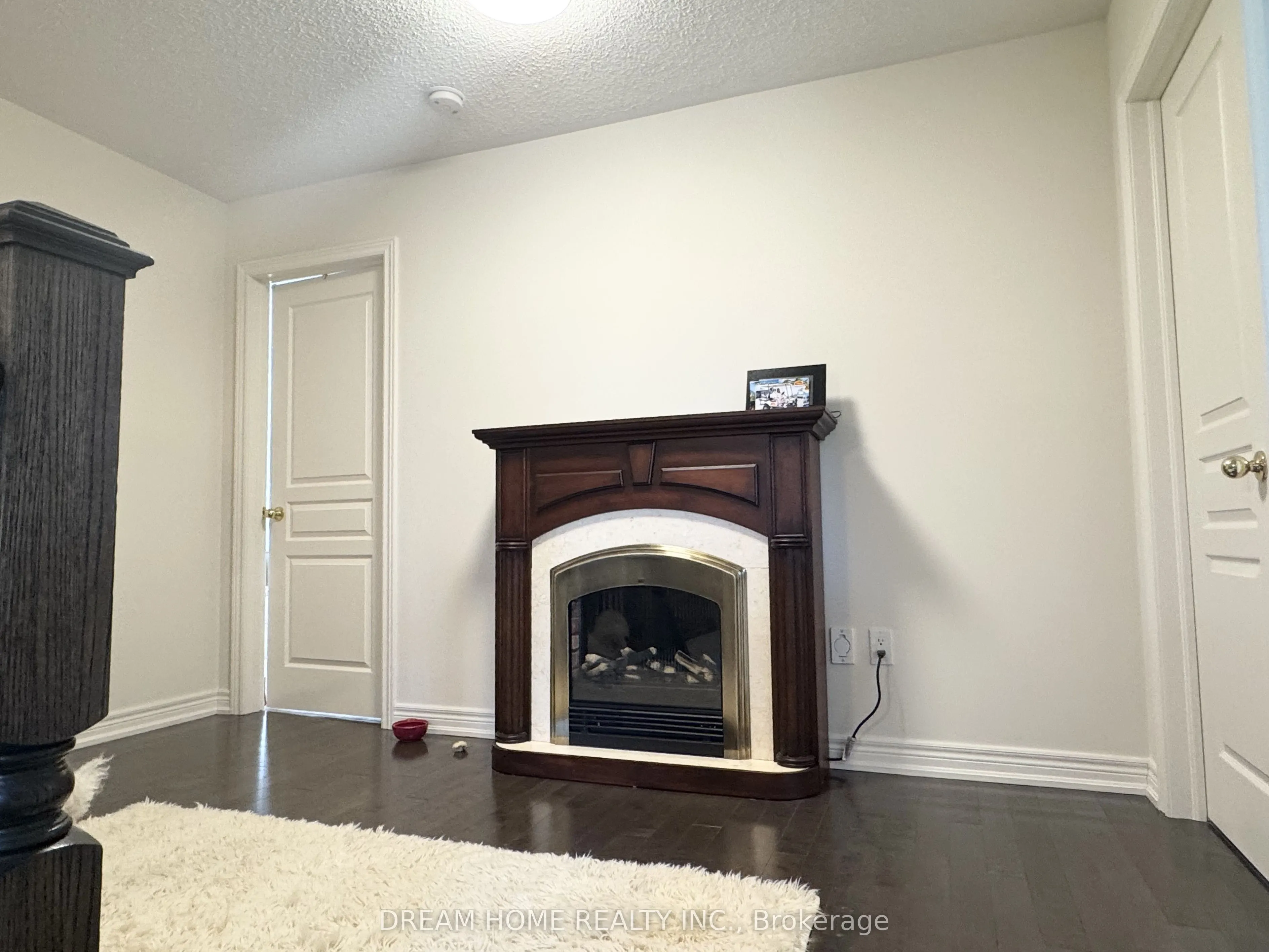 1139 Cenotaph Boulevard