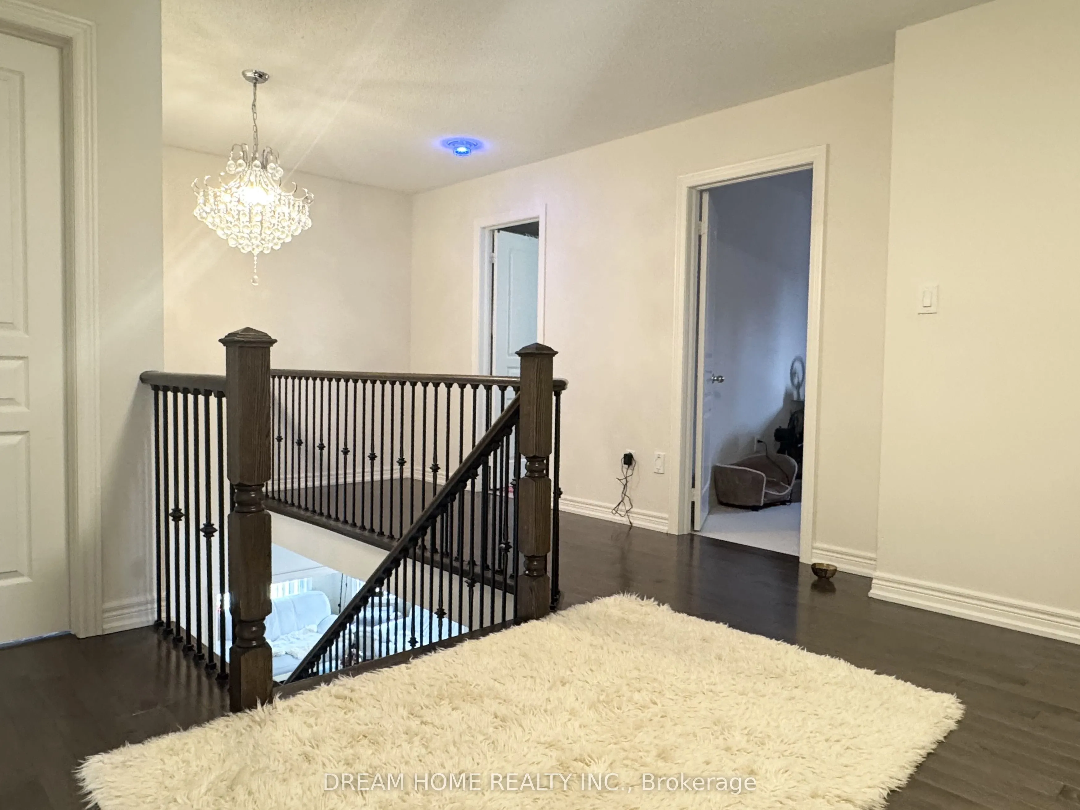 1139 Cenotaph Boulevard