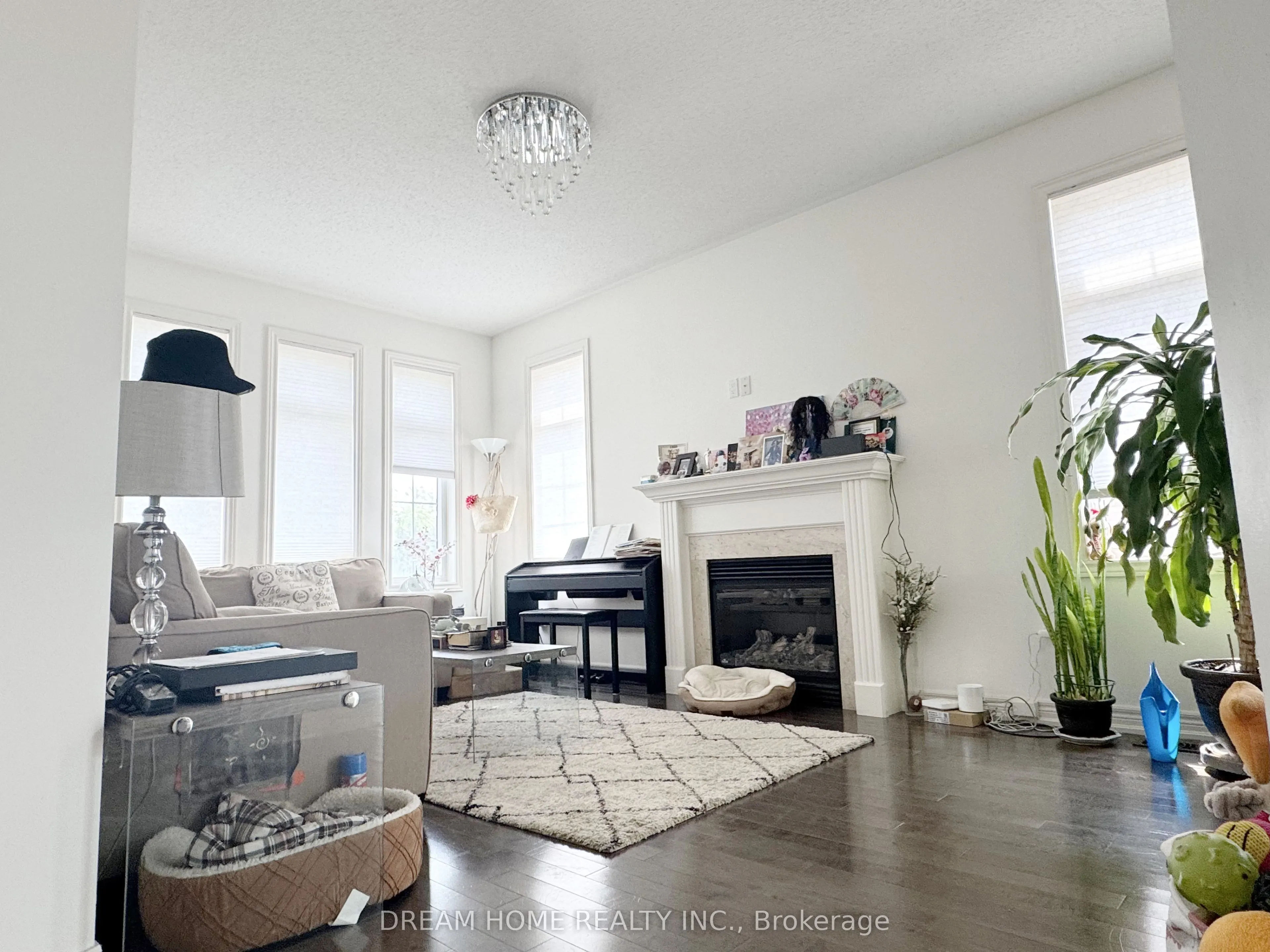 1139 Cenotaph Boulevard