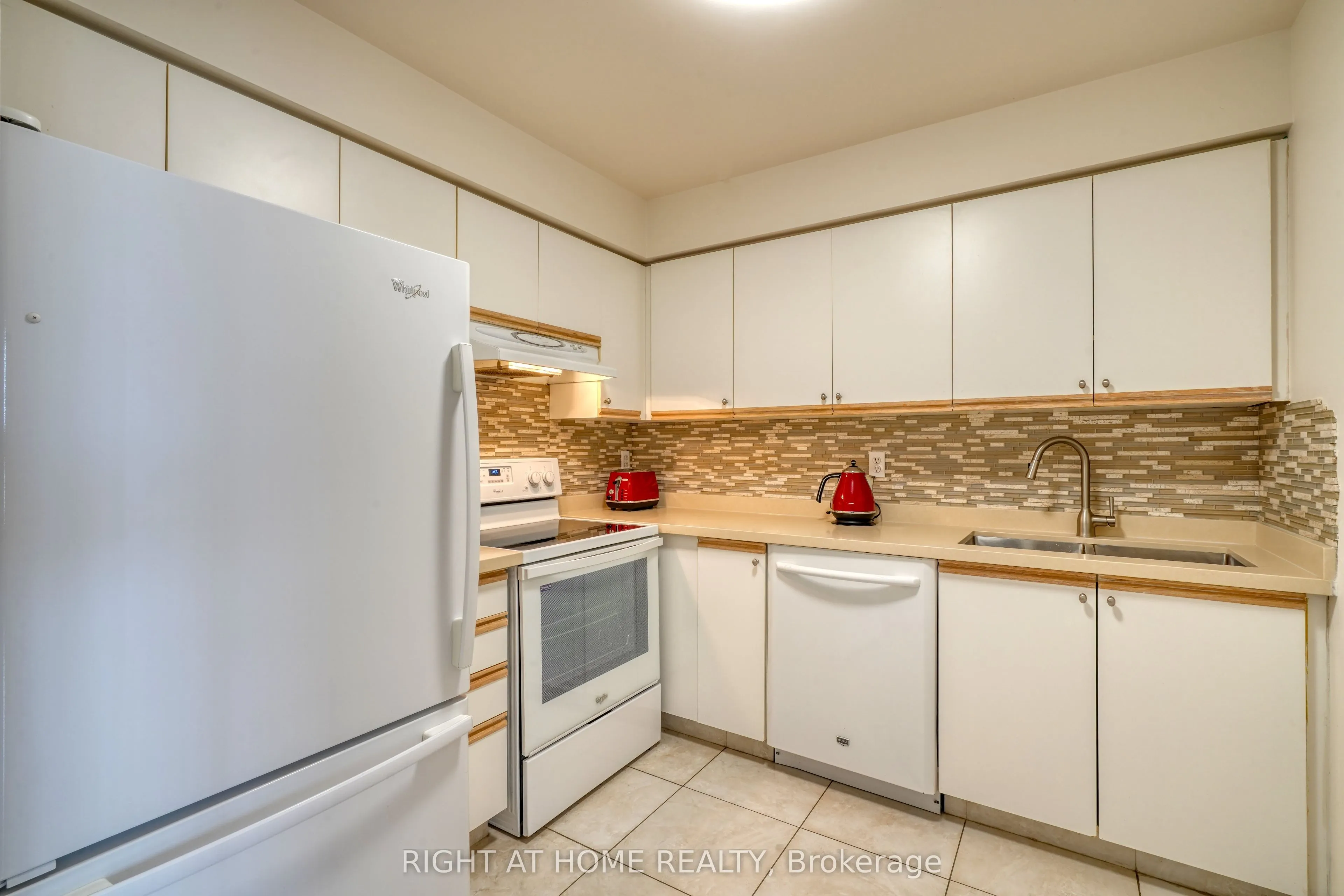 81 Townsgate Drive, #902