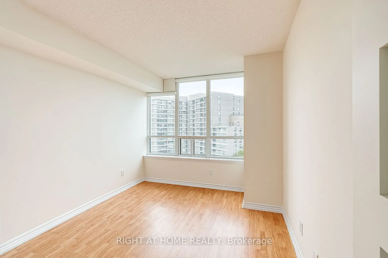 81 Townsgate Drive, #902