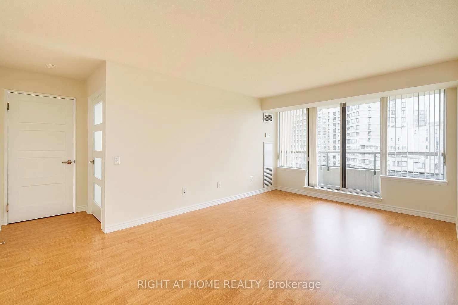 81 Townsgate Drive, #902