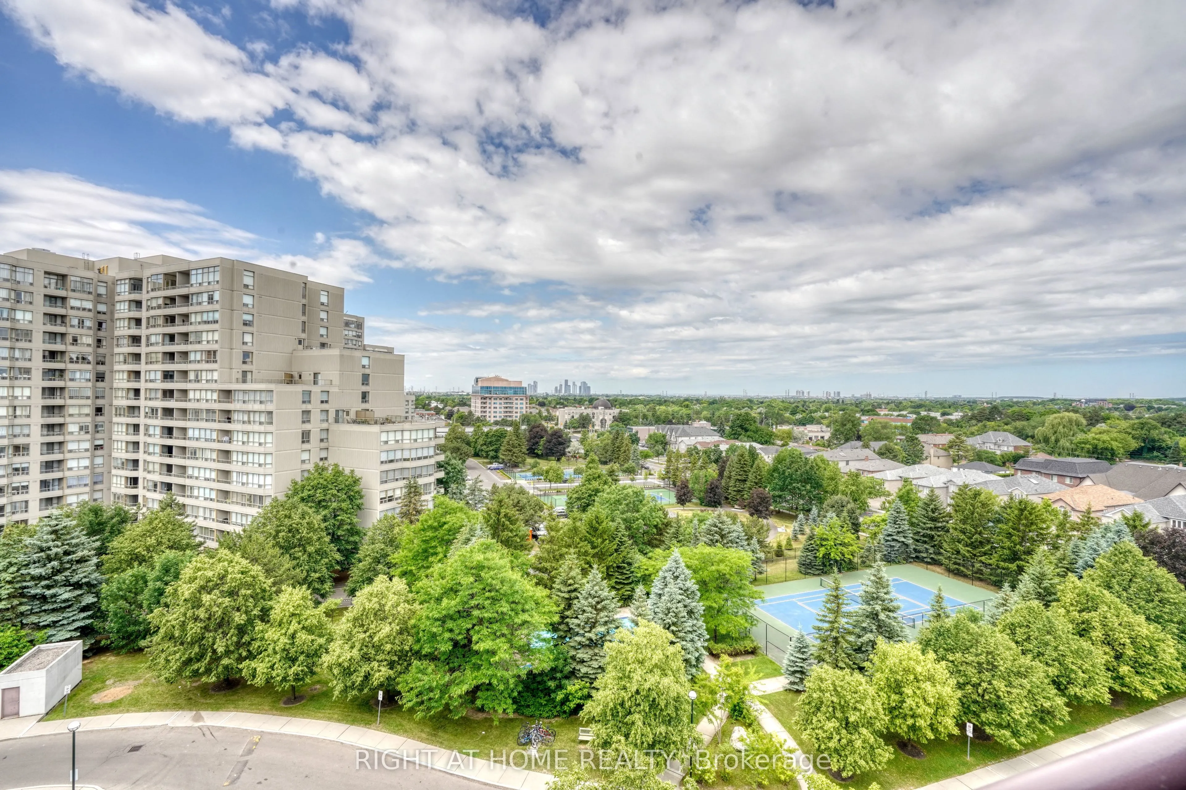 81 Townsgate Drive, #902