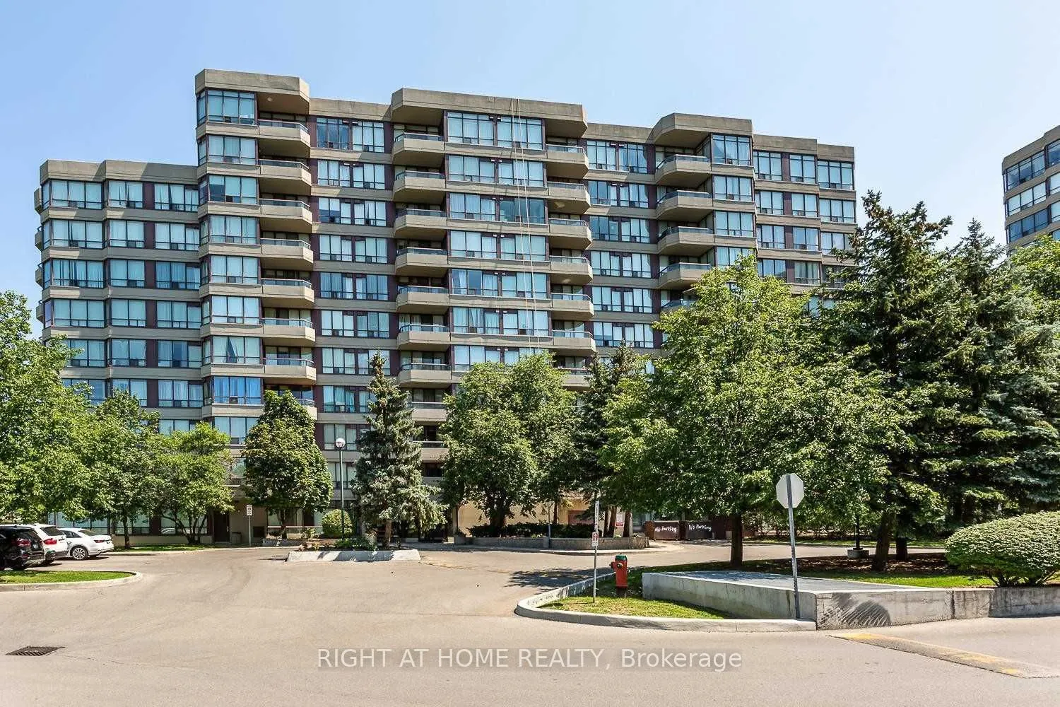 81 Townsgate Drive, #902