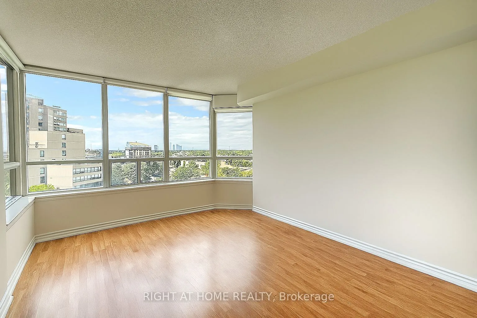 81 Townsgate Drive, #902