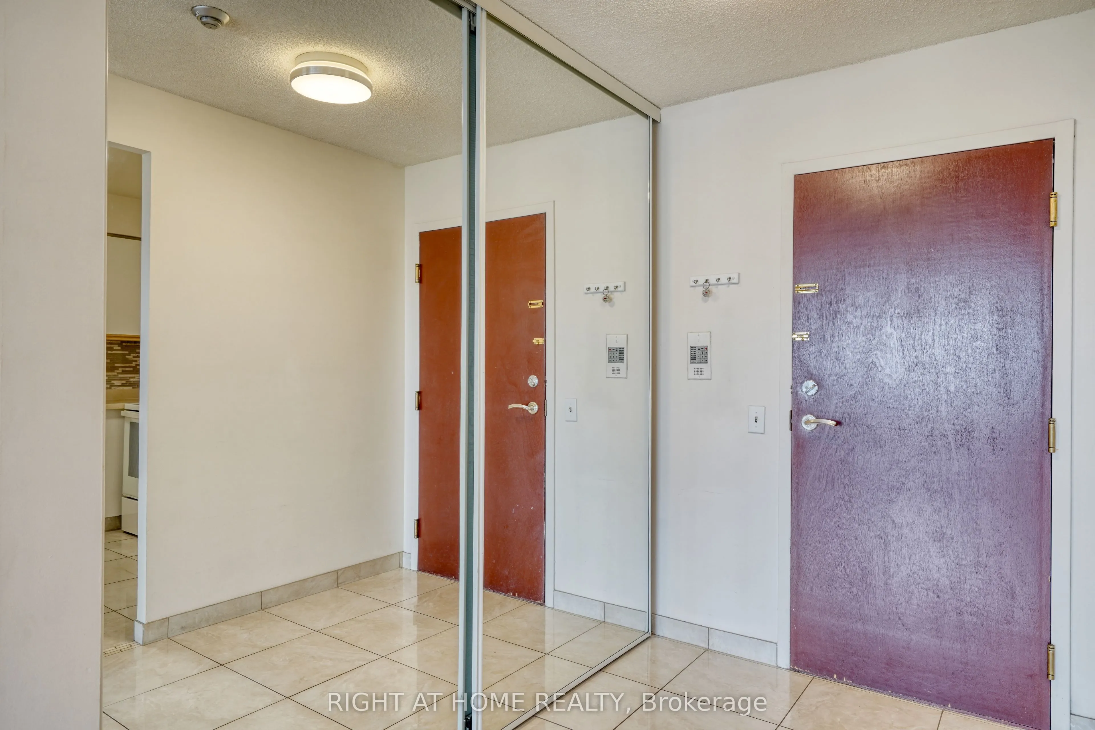 81 Townsgate Drive, #902