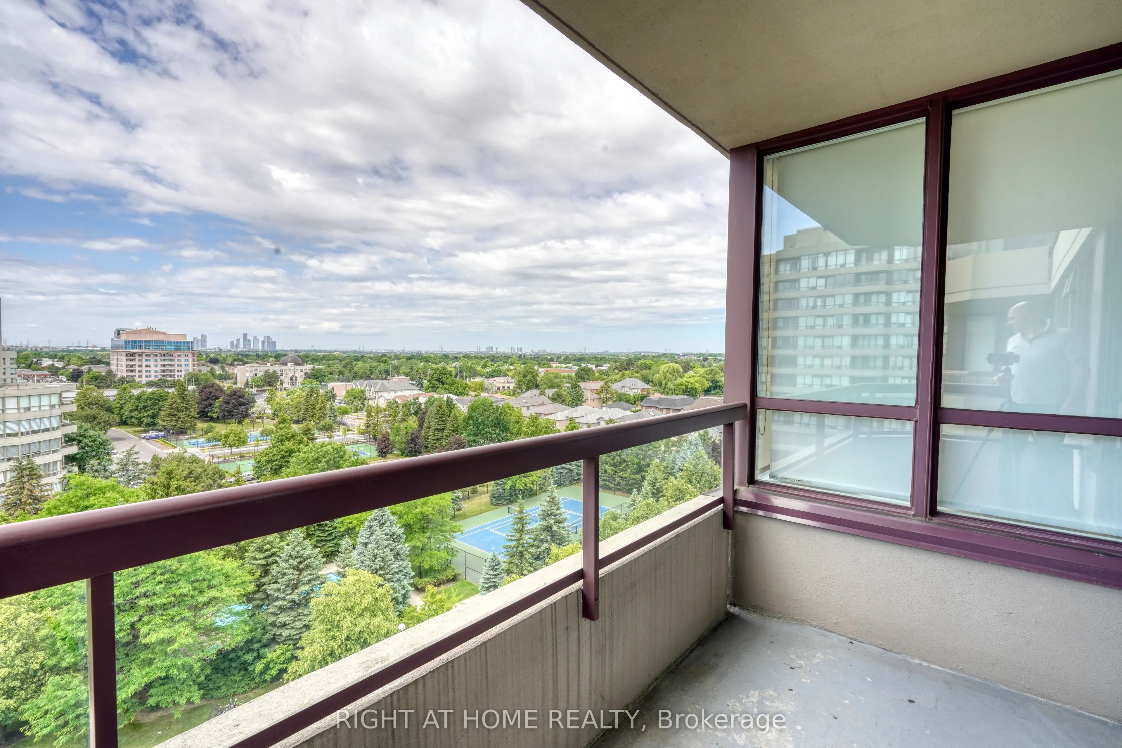 81 Townsgate Drive, #902