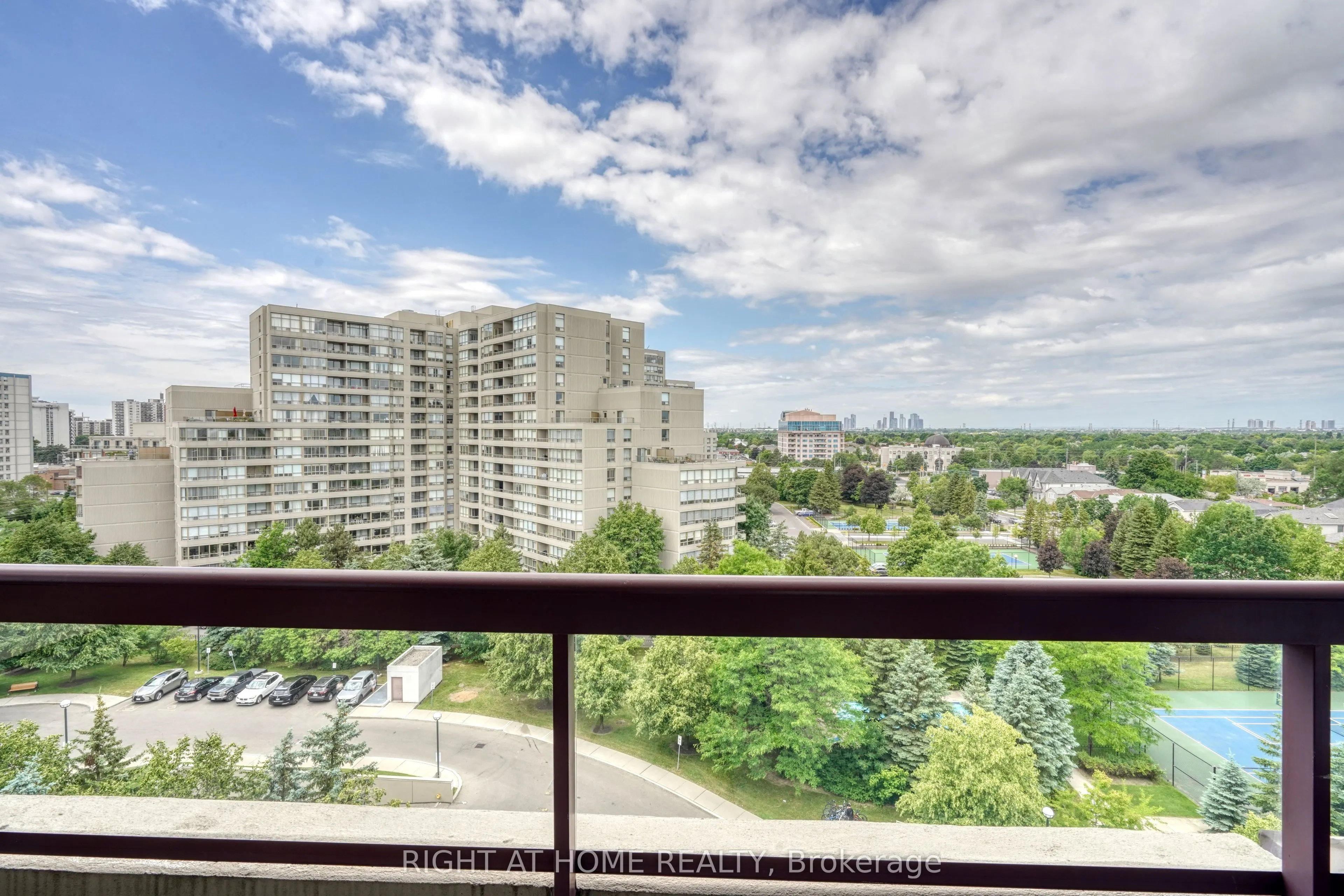 81 Townsgate Drive, #902