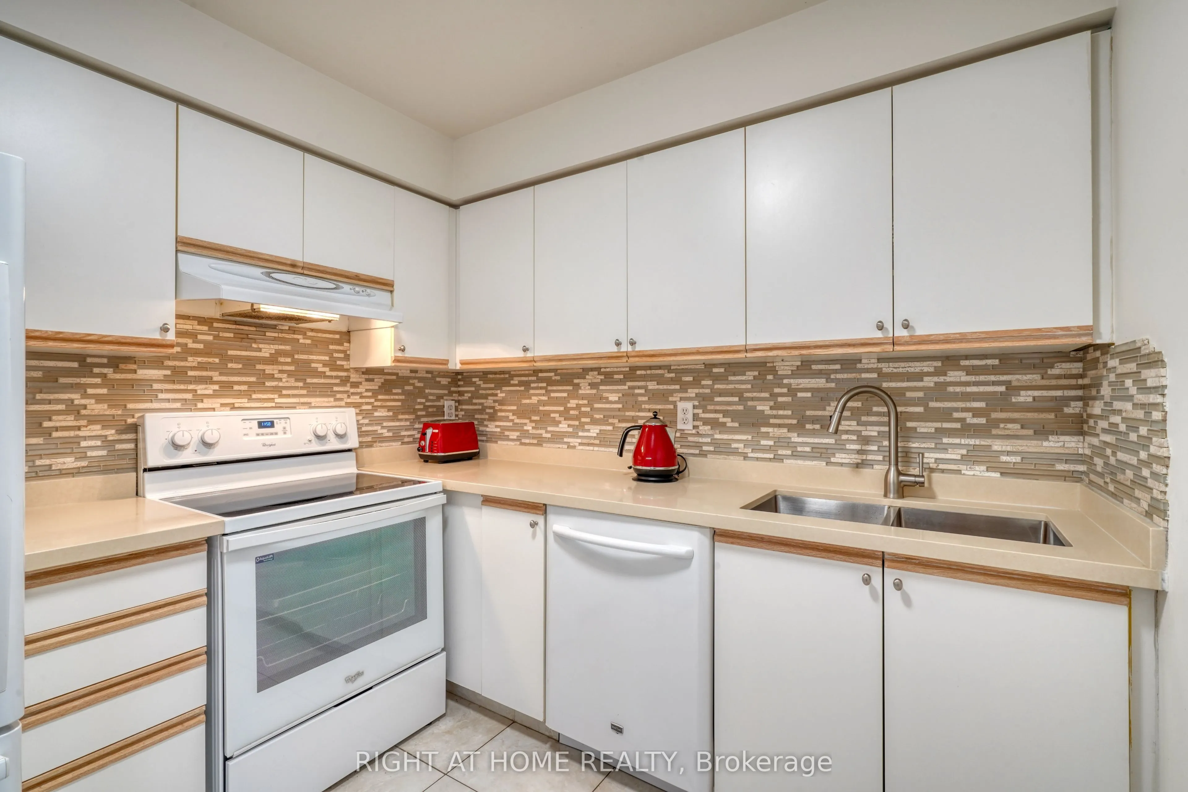 81 Townsgate Drive, #902