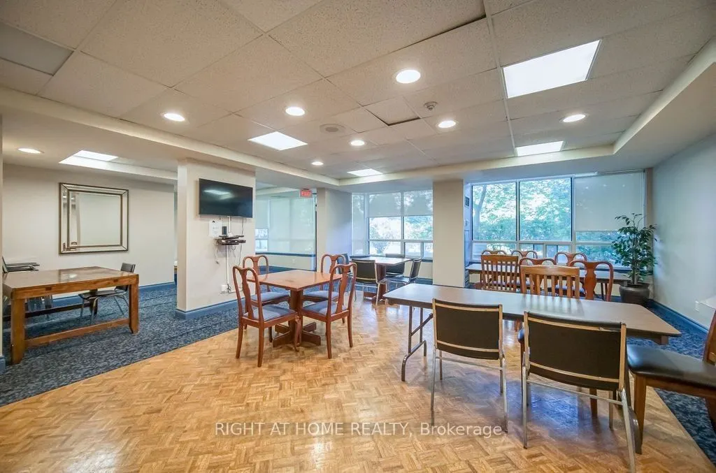 81 Townsgate Drive, #902
