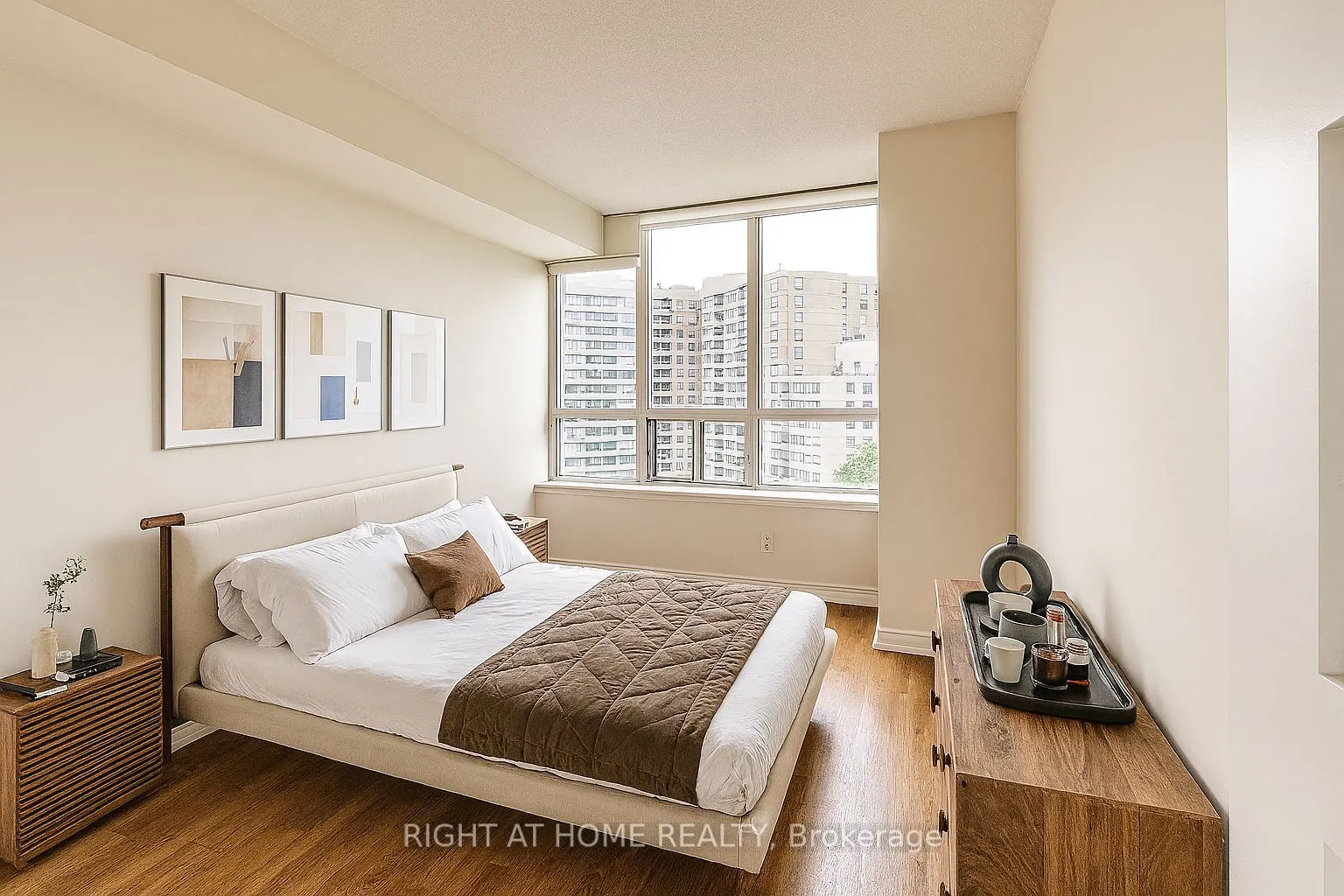 81 Townsgate Drive, #902