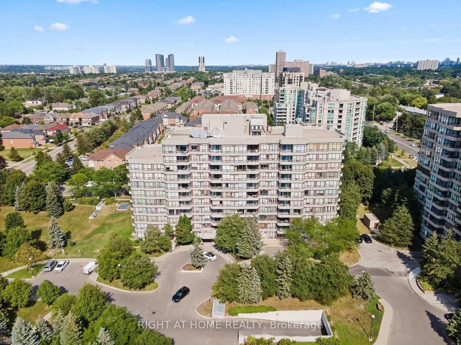 81 Townsgate Drive, #902
