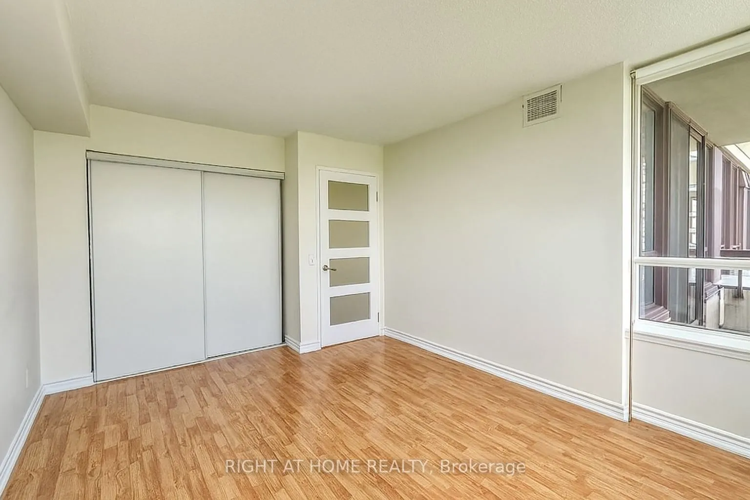 81 Townsgate Drive, #902