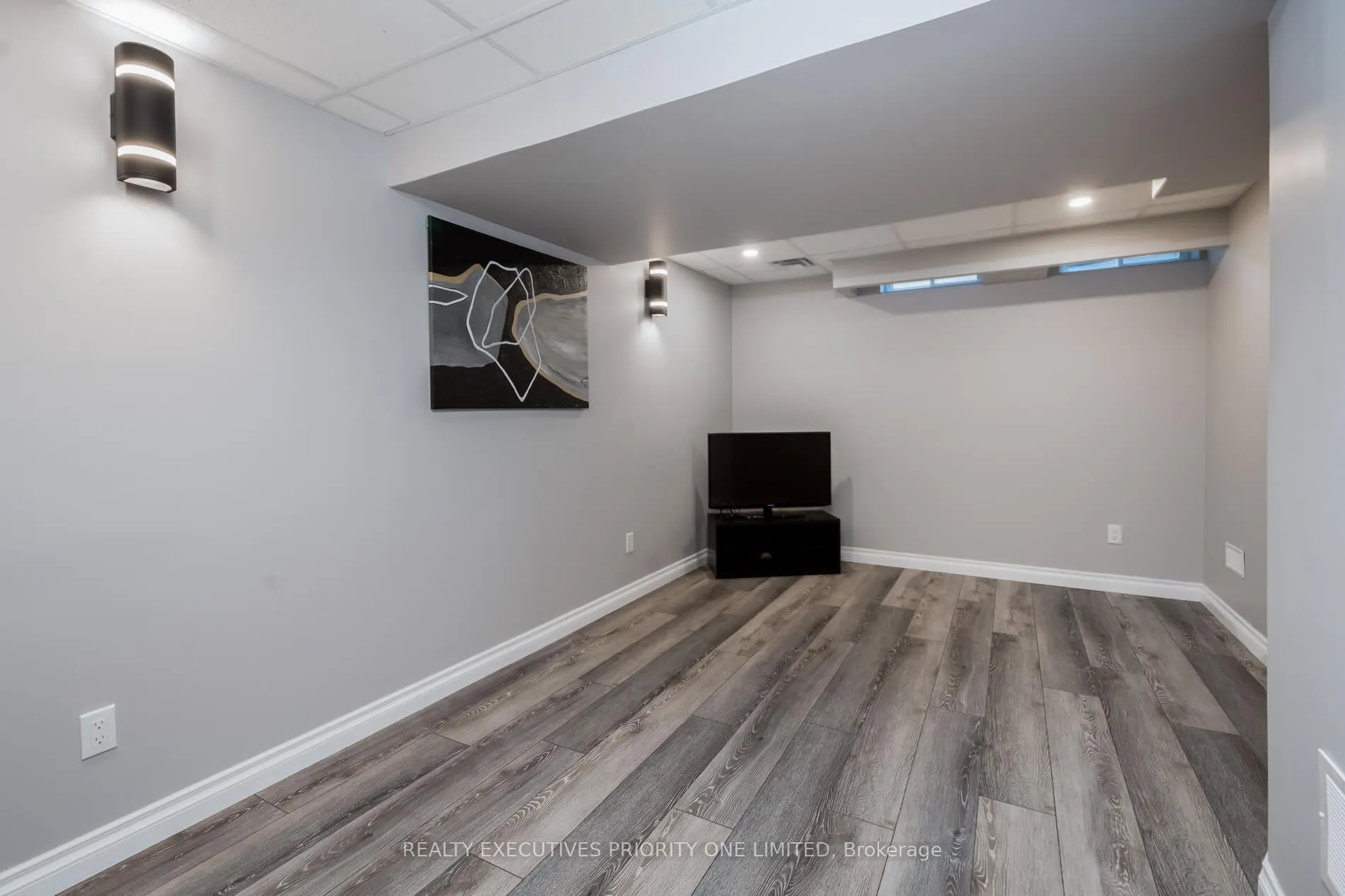 372 John West Way