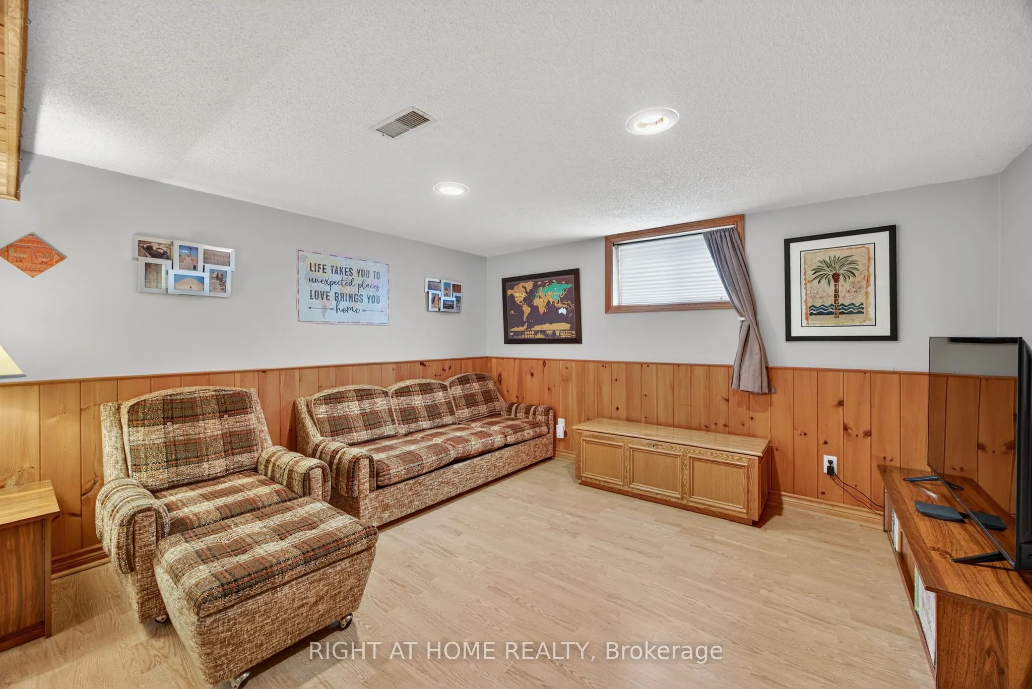 8 Farr Avenue