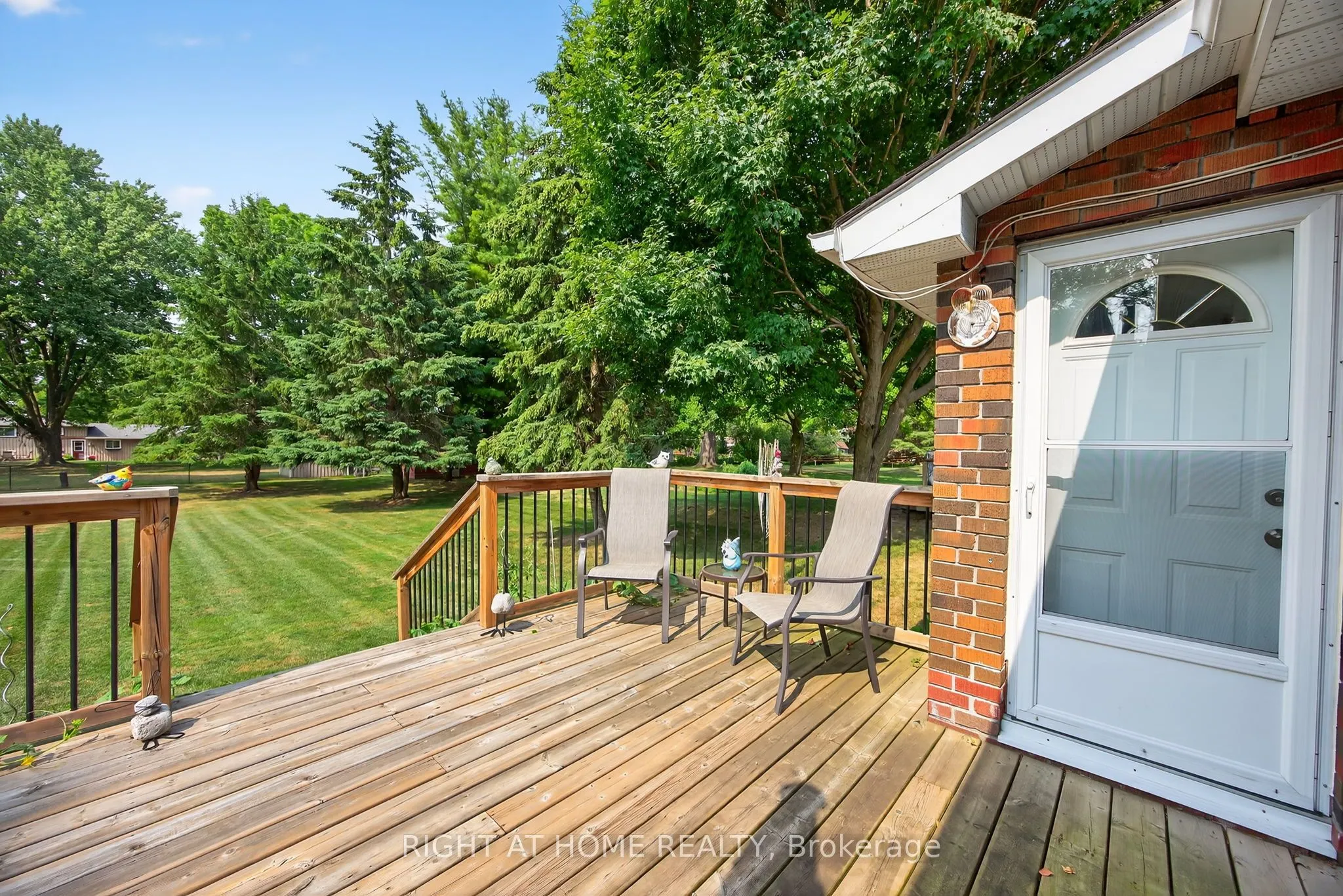 8 Farr Avenue