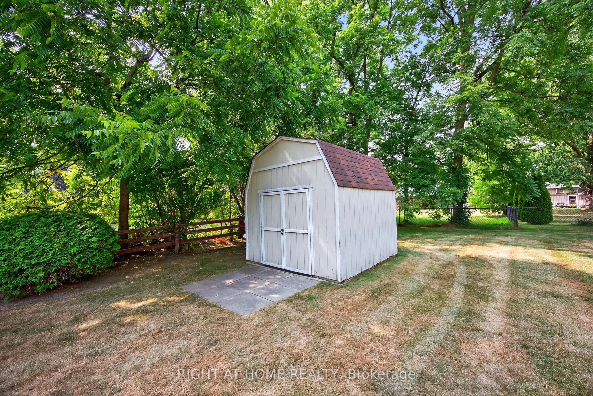 8 Farr Avenue