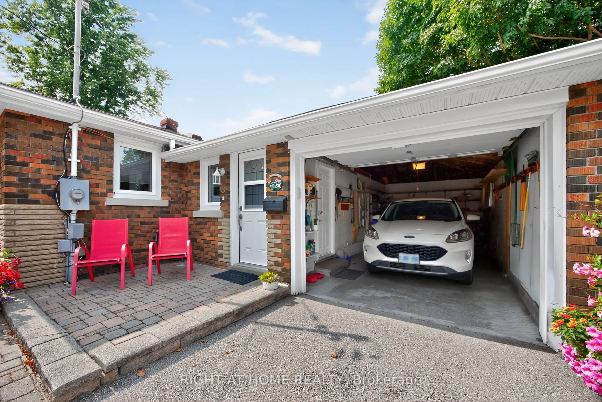 8 Farr Avenue