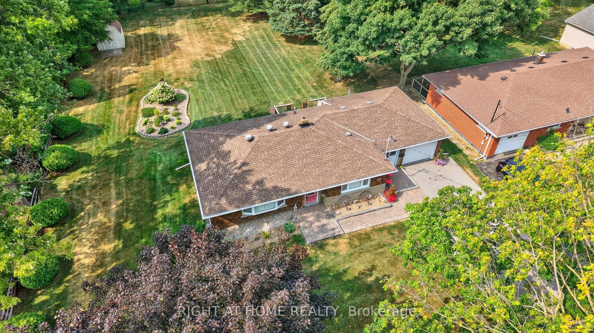 8 Farr Avenue