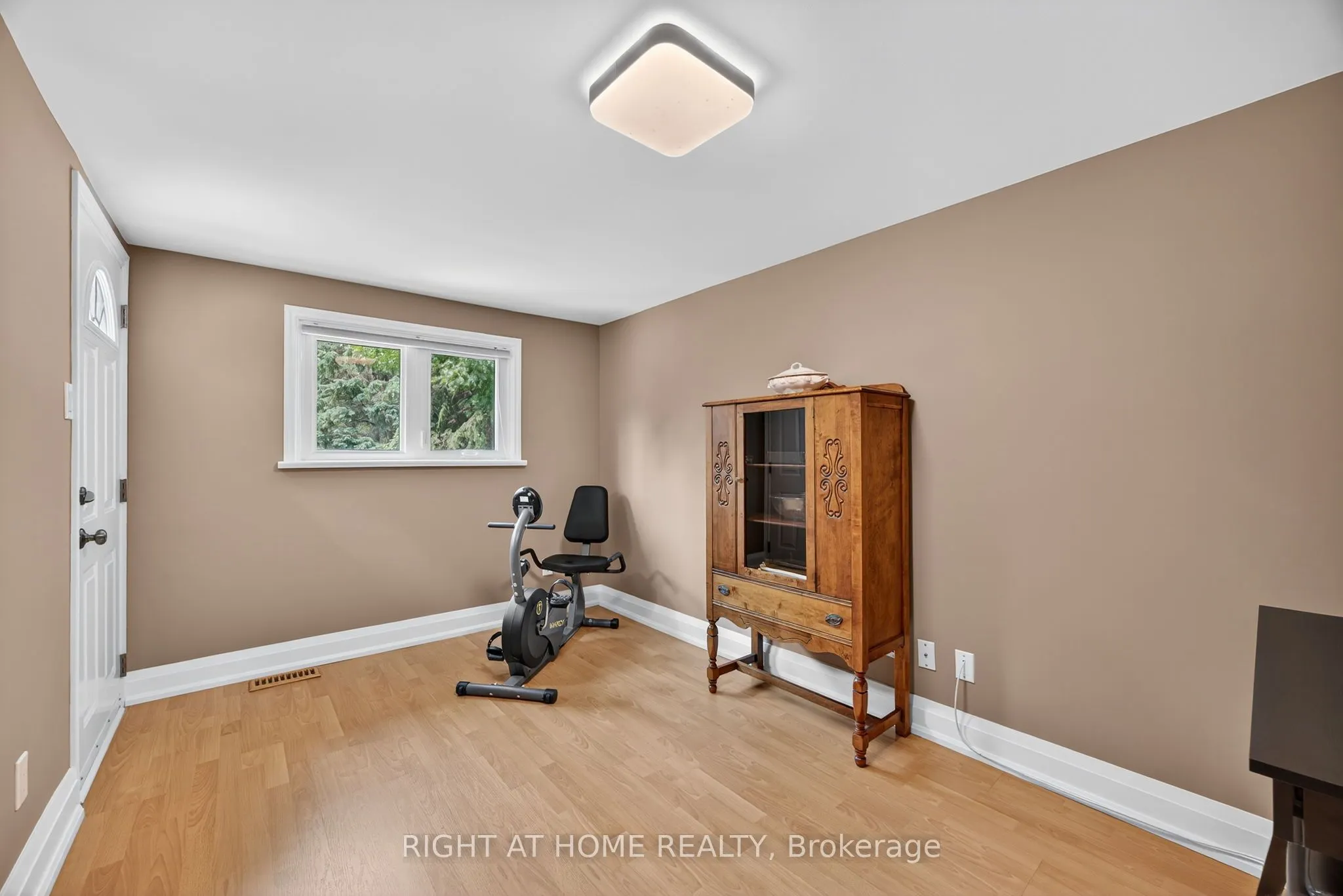 8 Farr Avenue