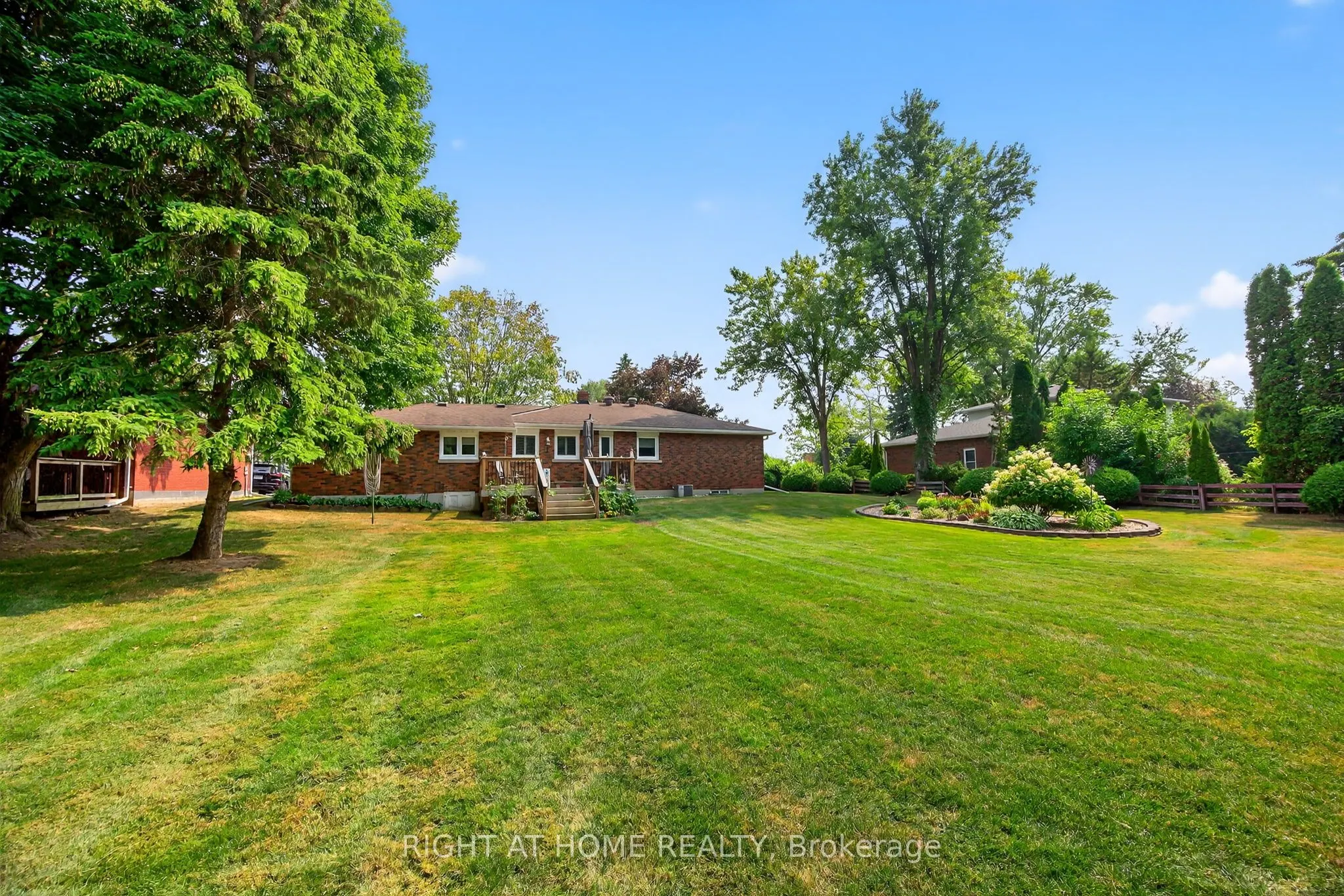 8 Farr Avenue