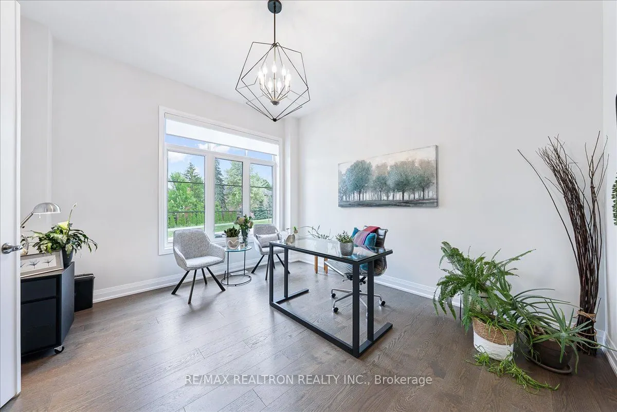 92 Klees Crescent