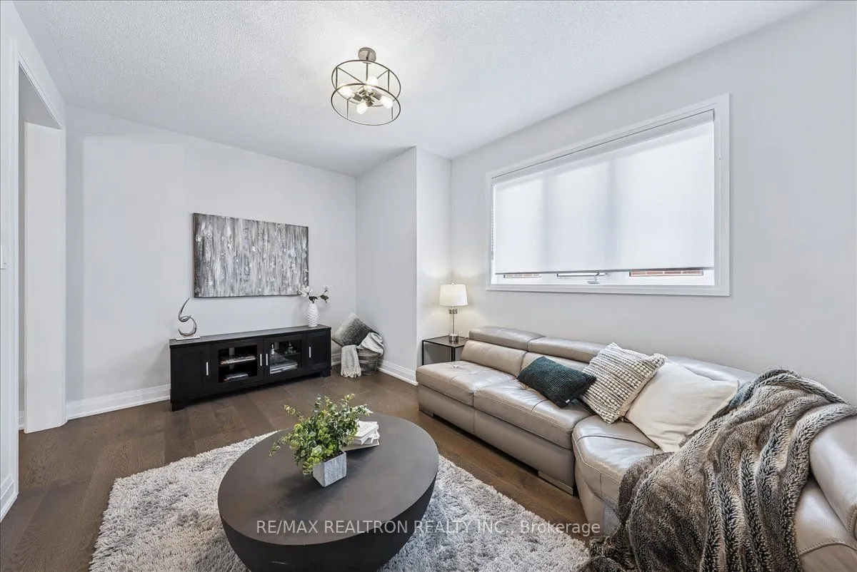 92 Klees Crescent