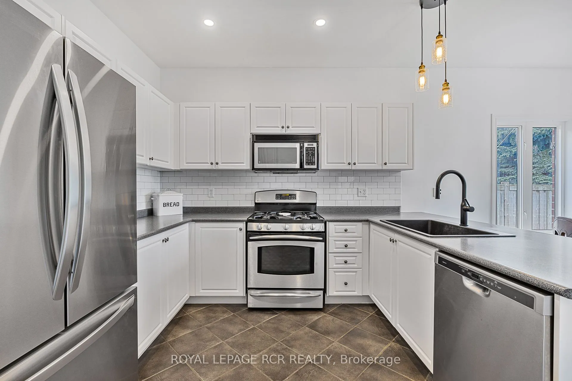 4 Caseton Crescent