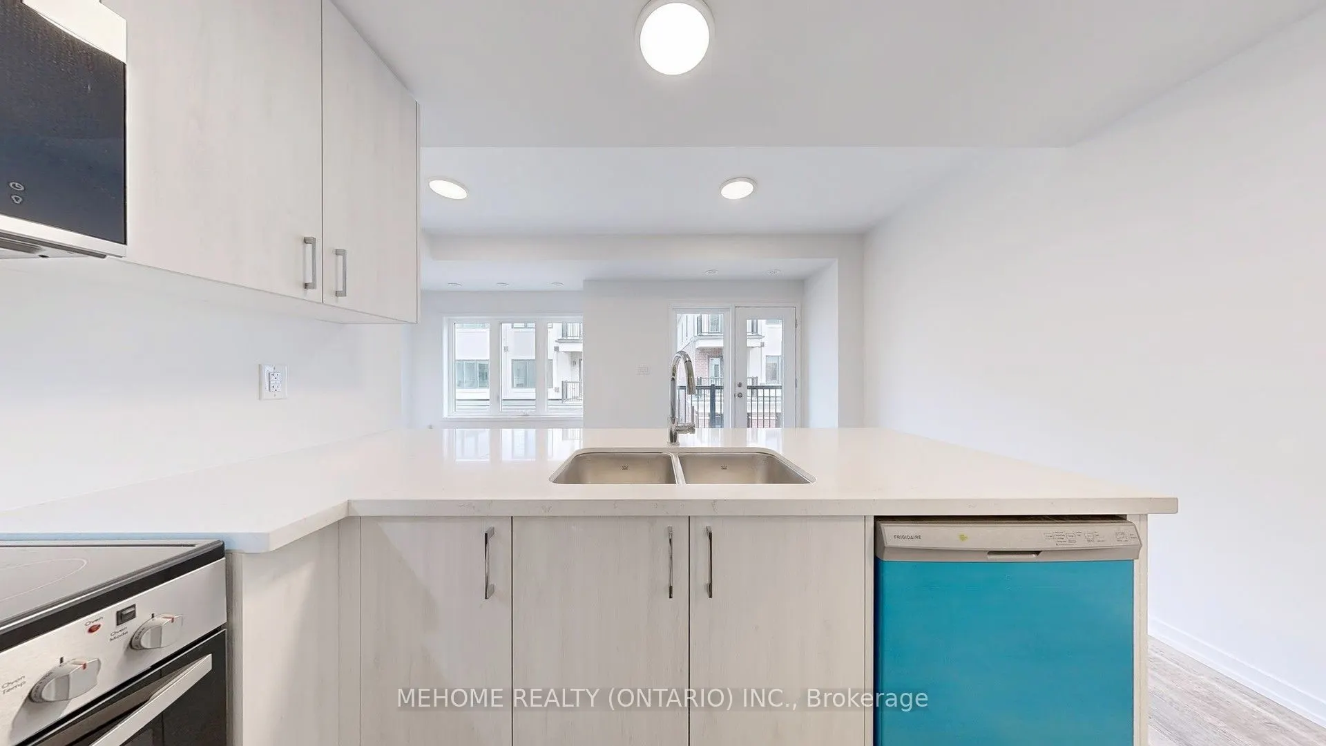 208 Matawin Lane, #208