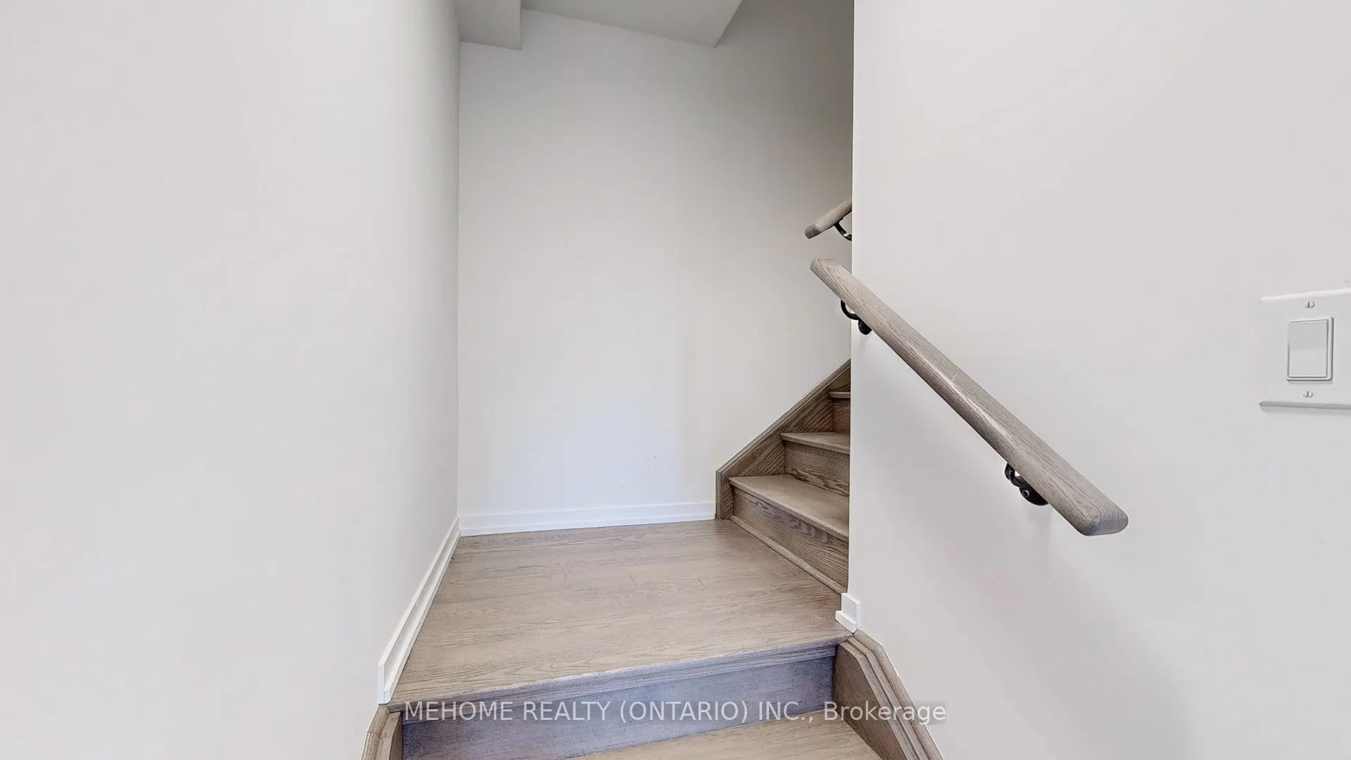 208 Matawin Lane, #208