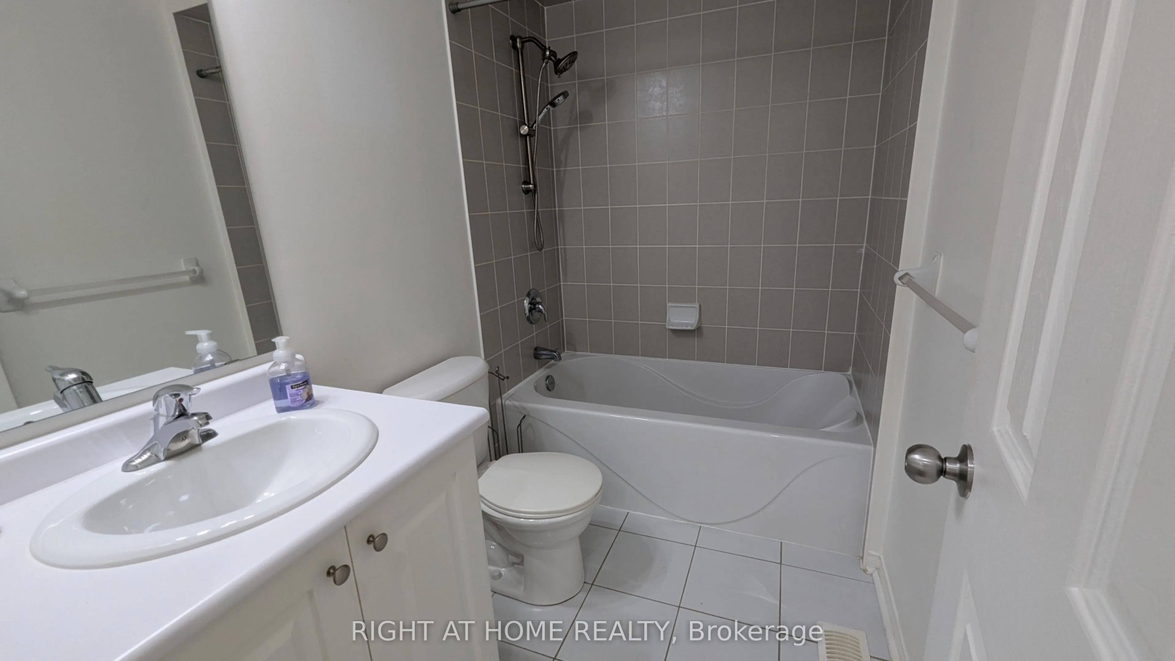 5 Faris Street, #MAIN & UPPER