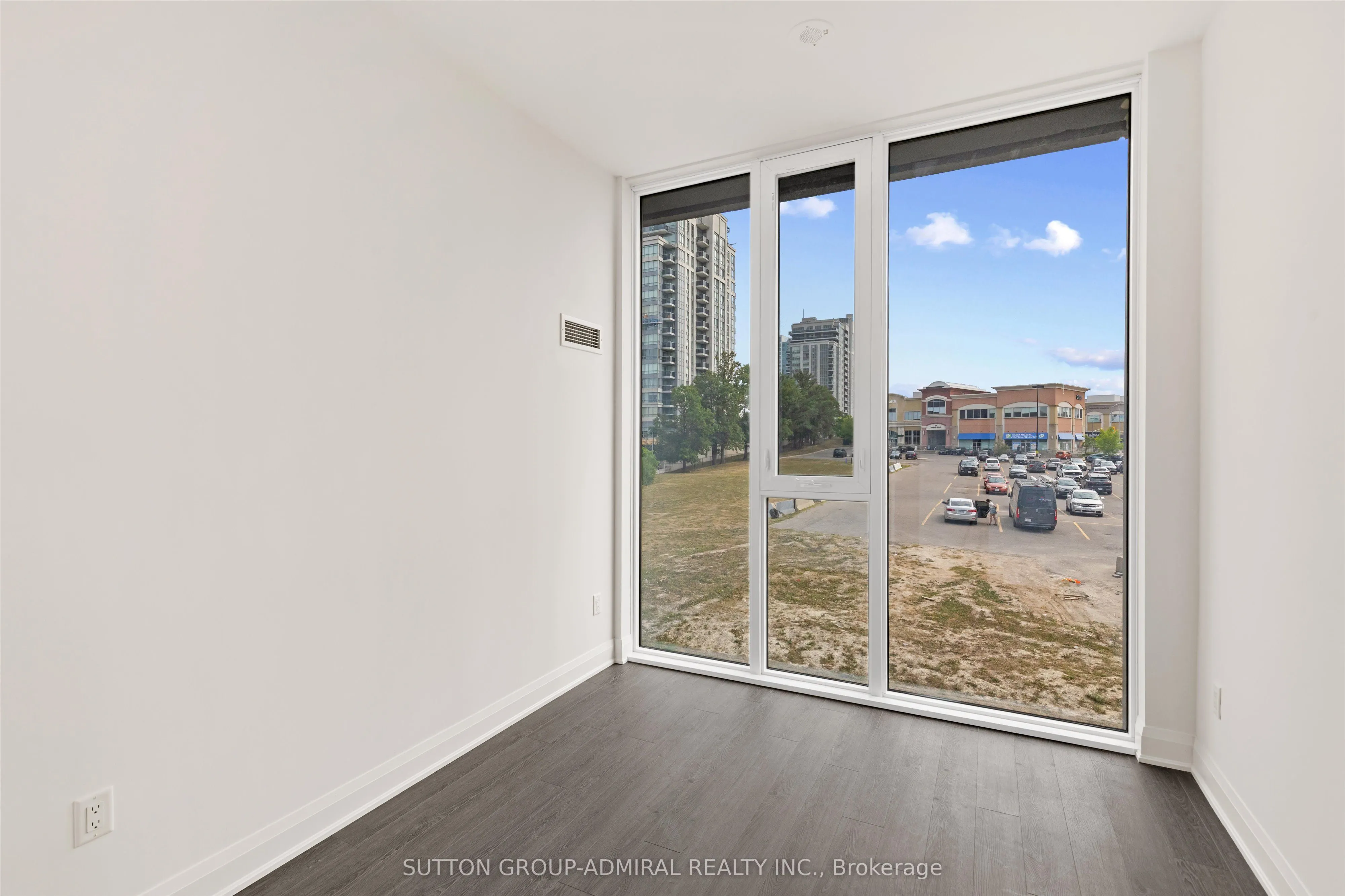 20 Gatineau Drive, #202