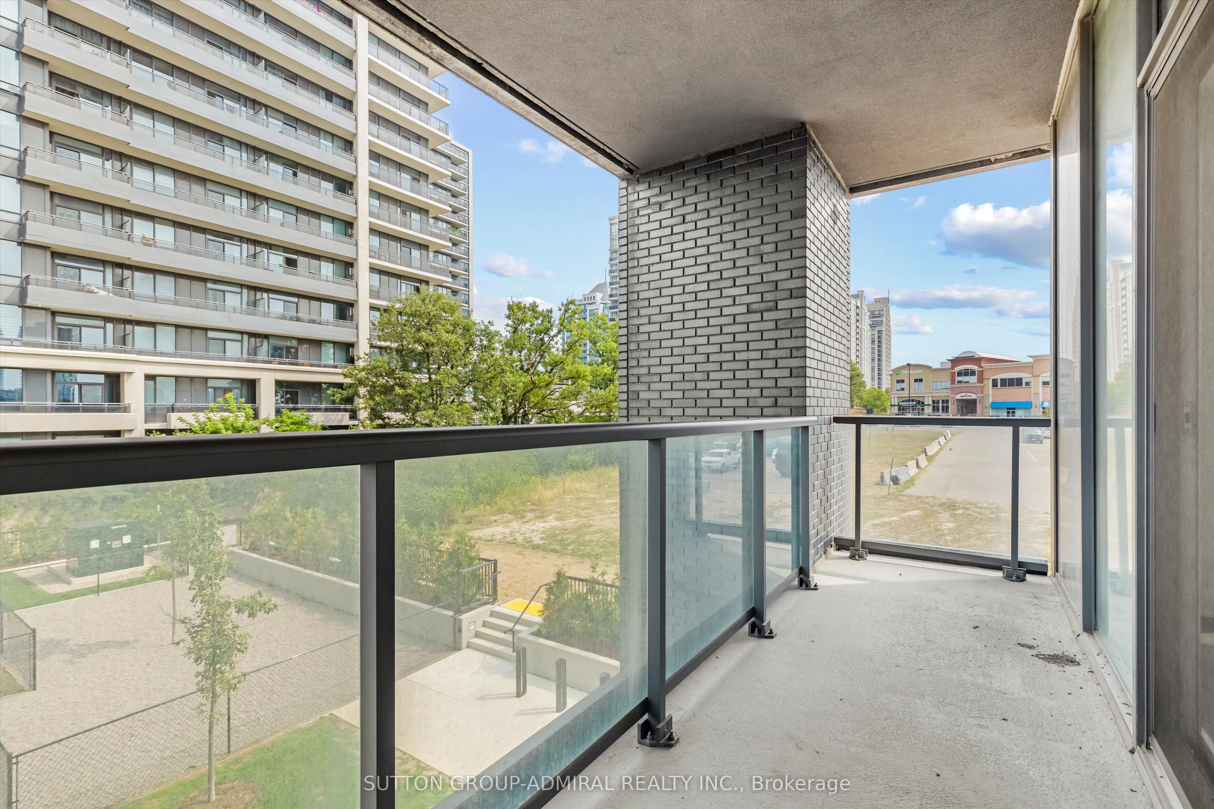20 Gatineau Drive, #202