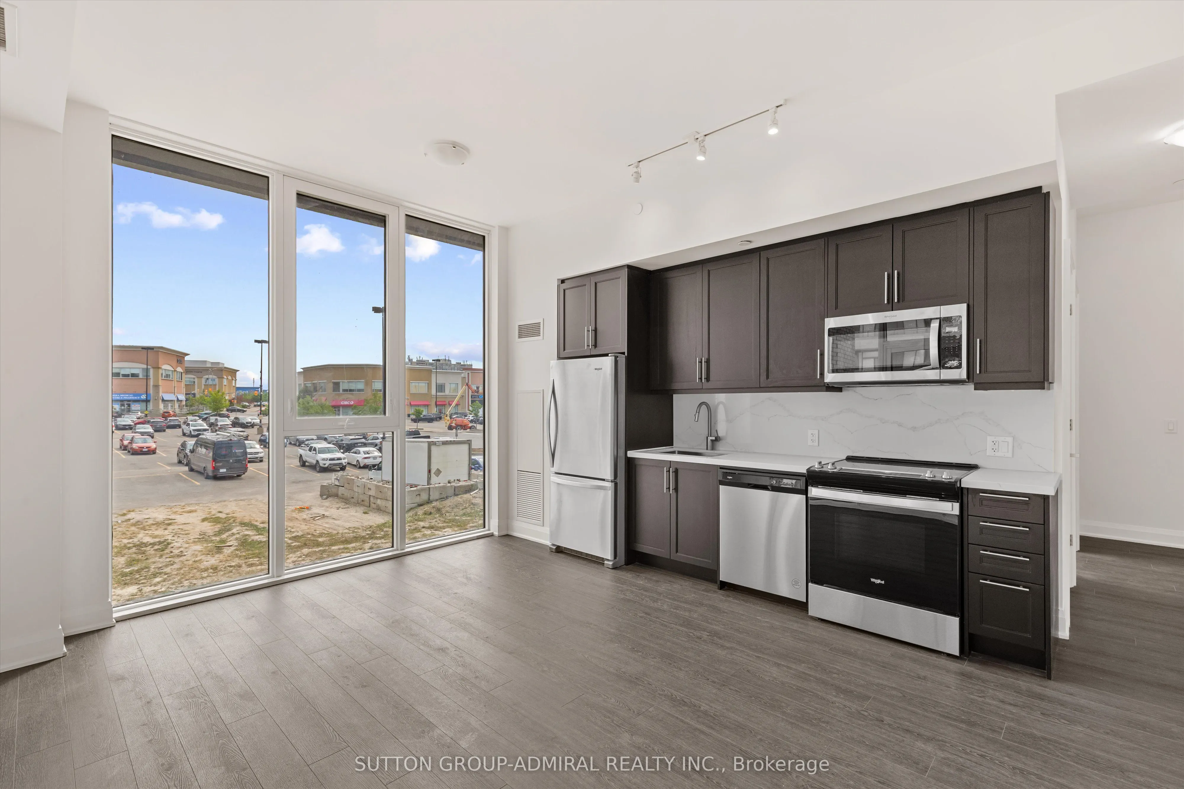 20 Gatineau Drive, #202