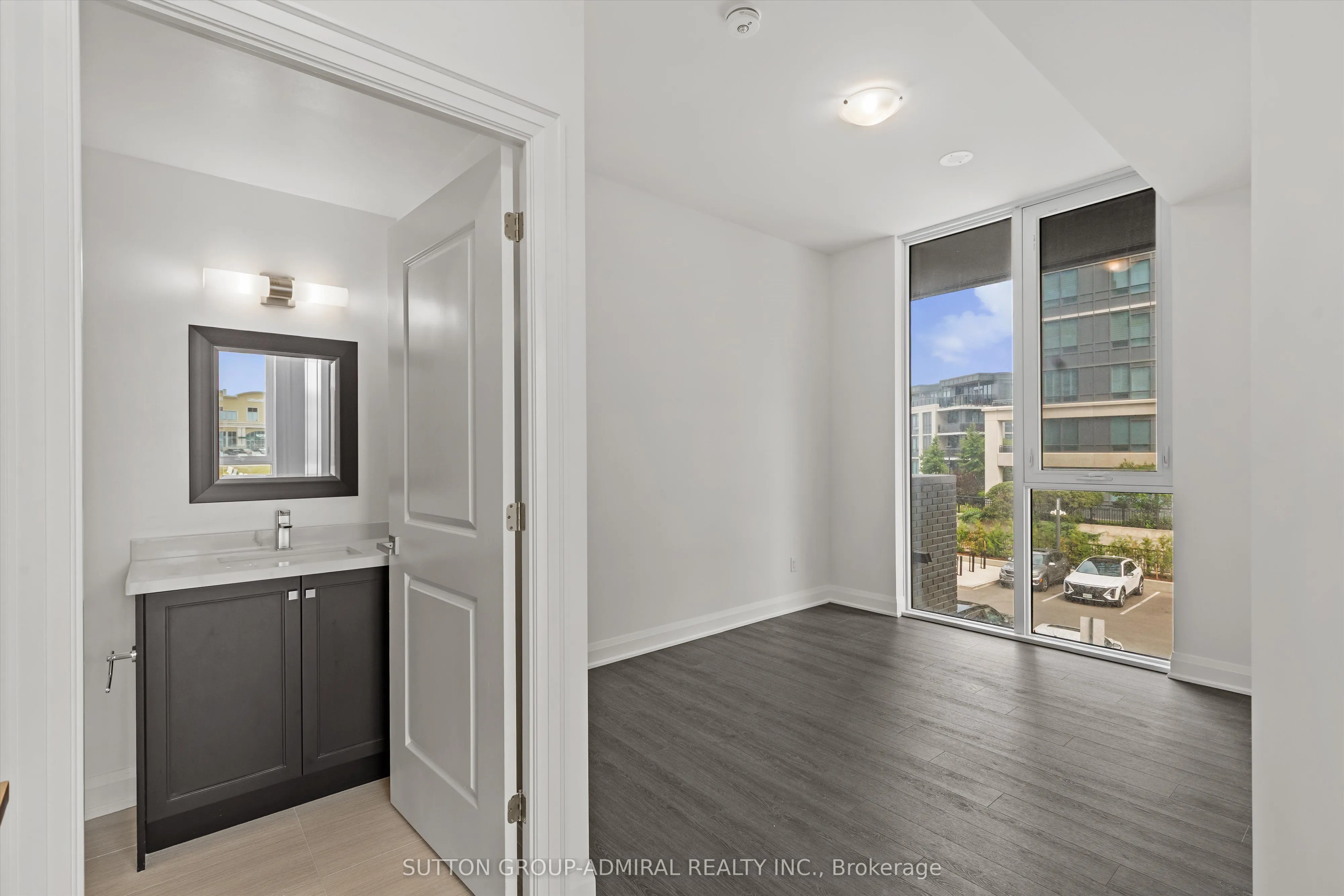 20 Gatineau Drive, #202