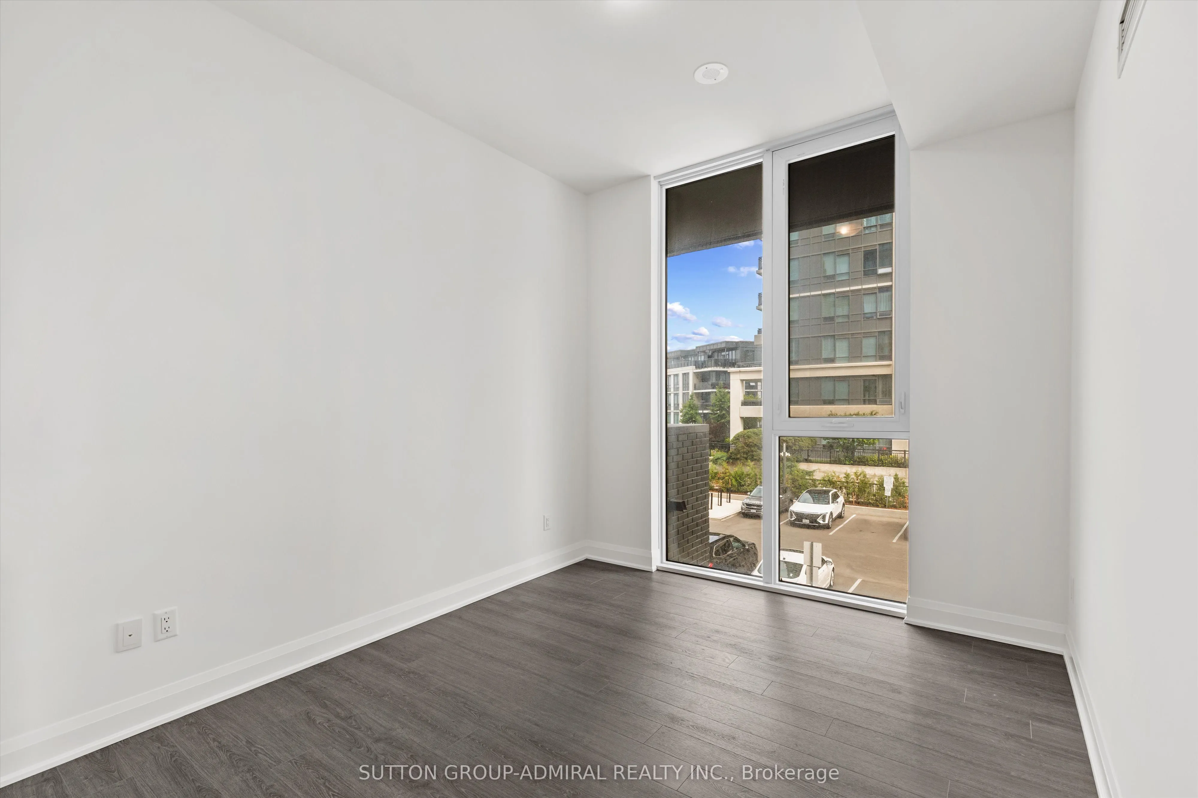 20 Gatineau Drive, #202