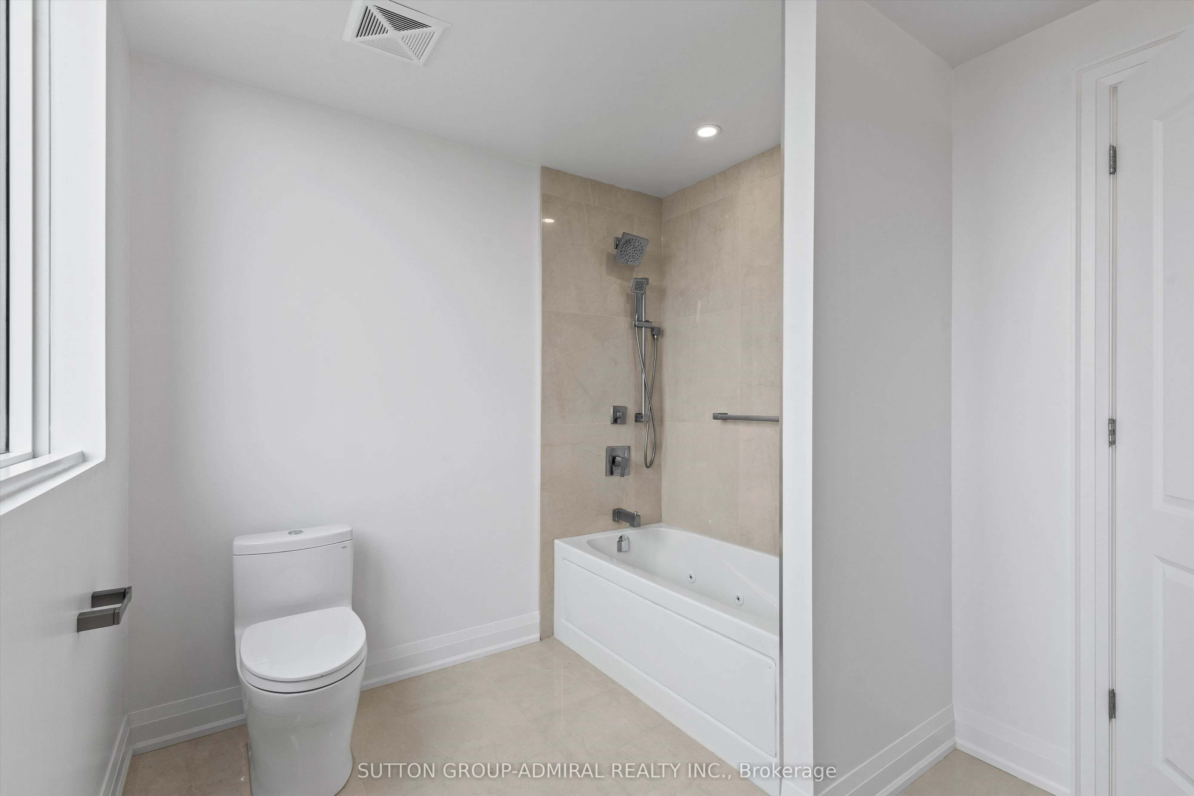 10 Gatineau Drive, #305
