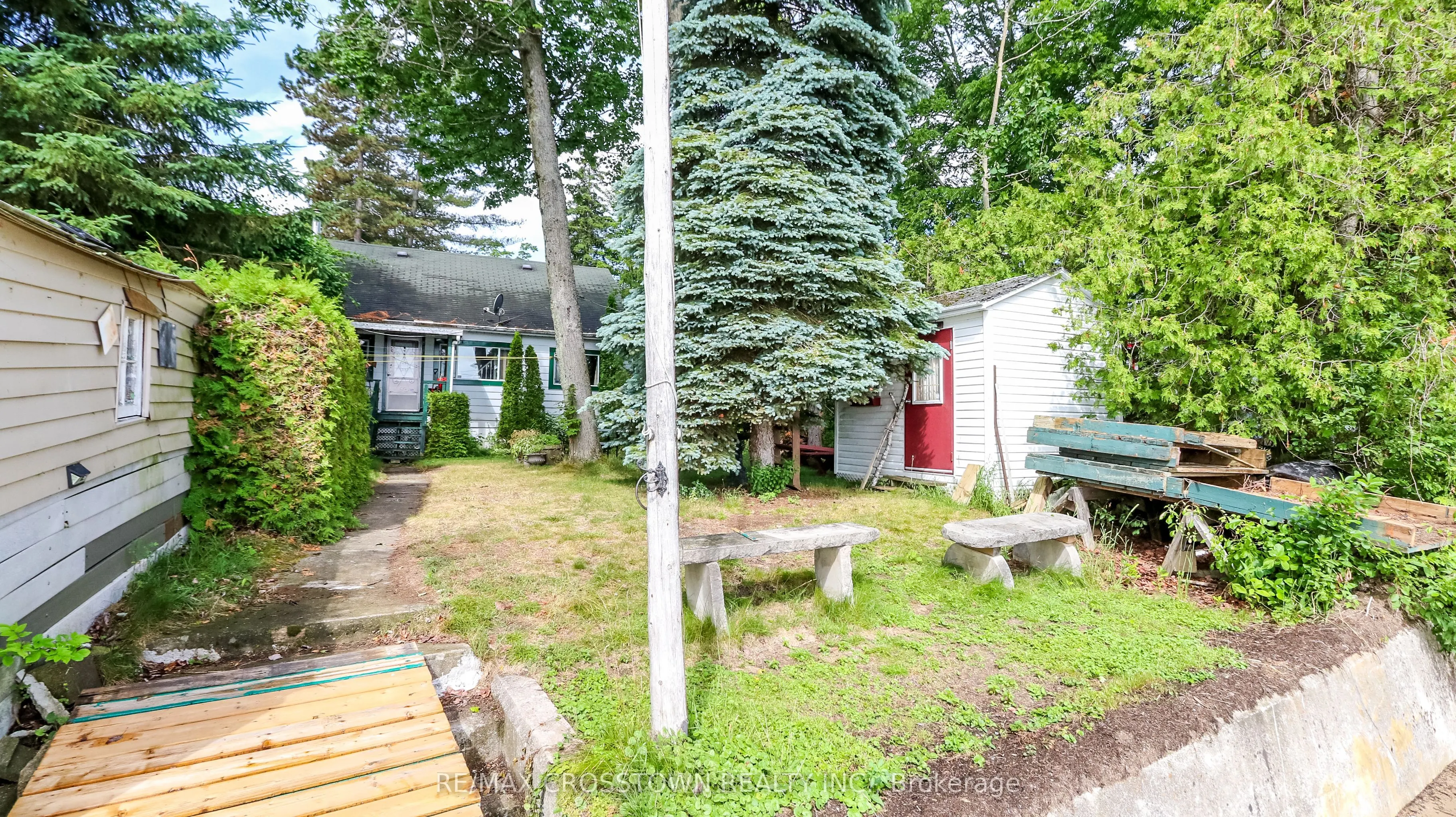 1895 Simcoe Boulevard
