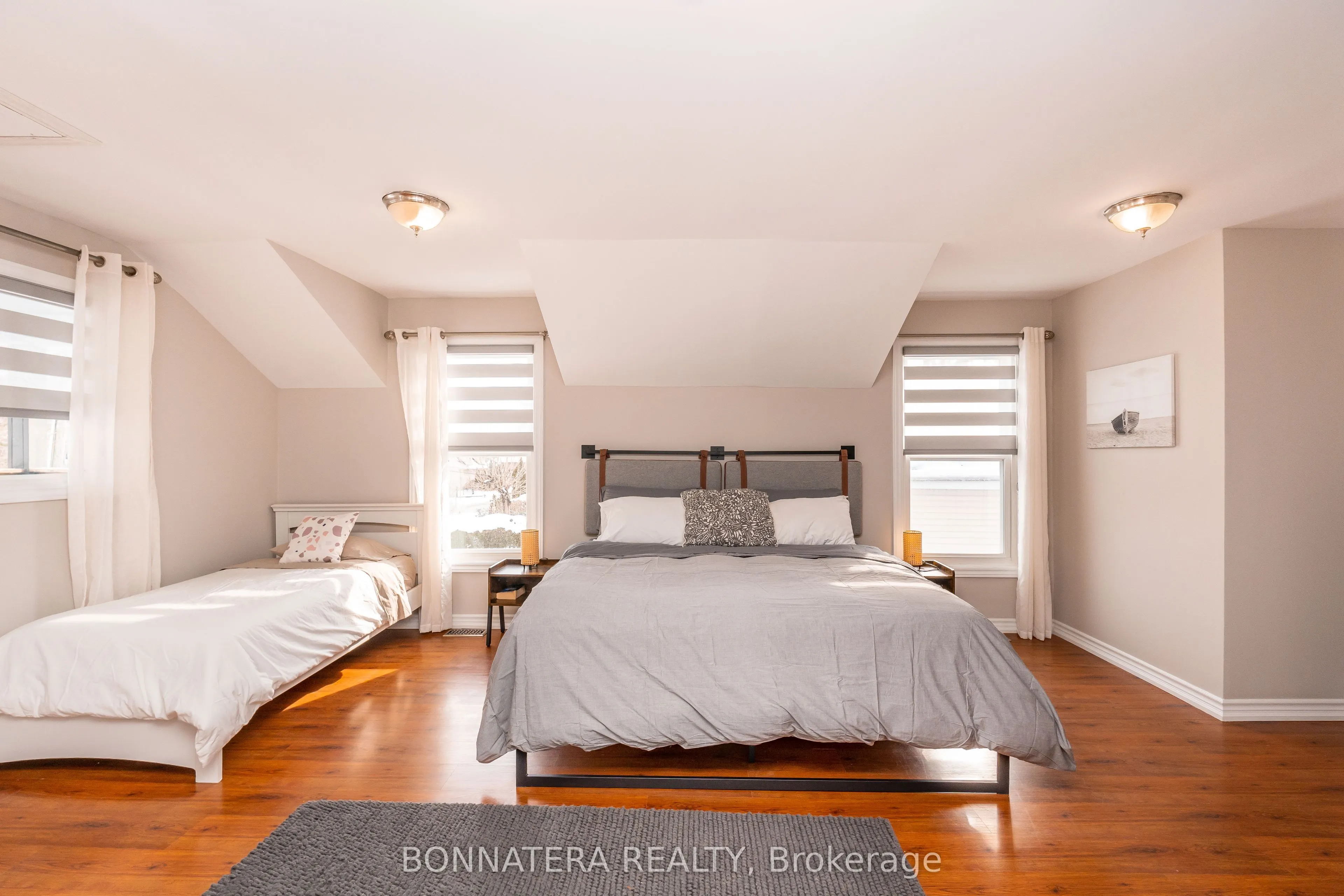 687 INNISFIL BEACH Road