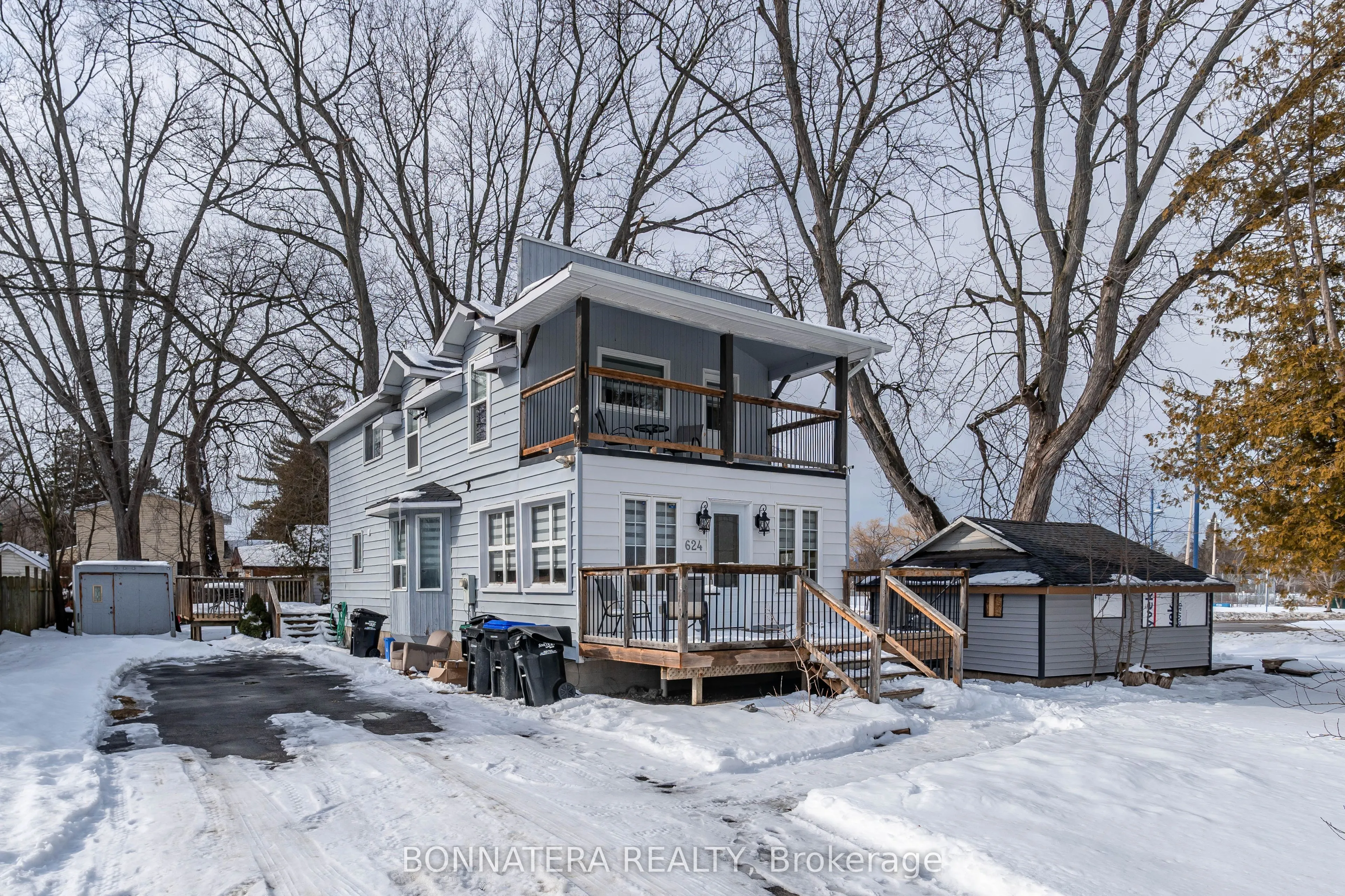 687 INNISFIL BEACH Road