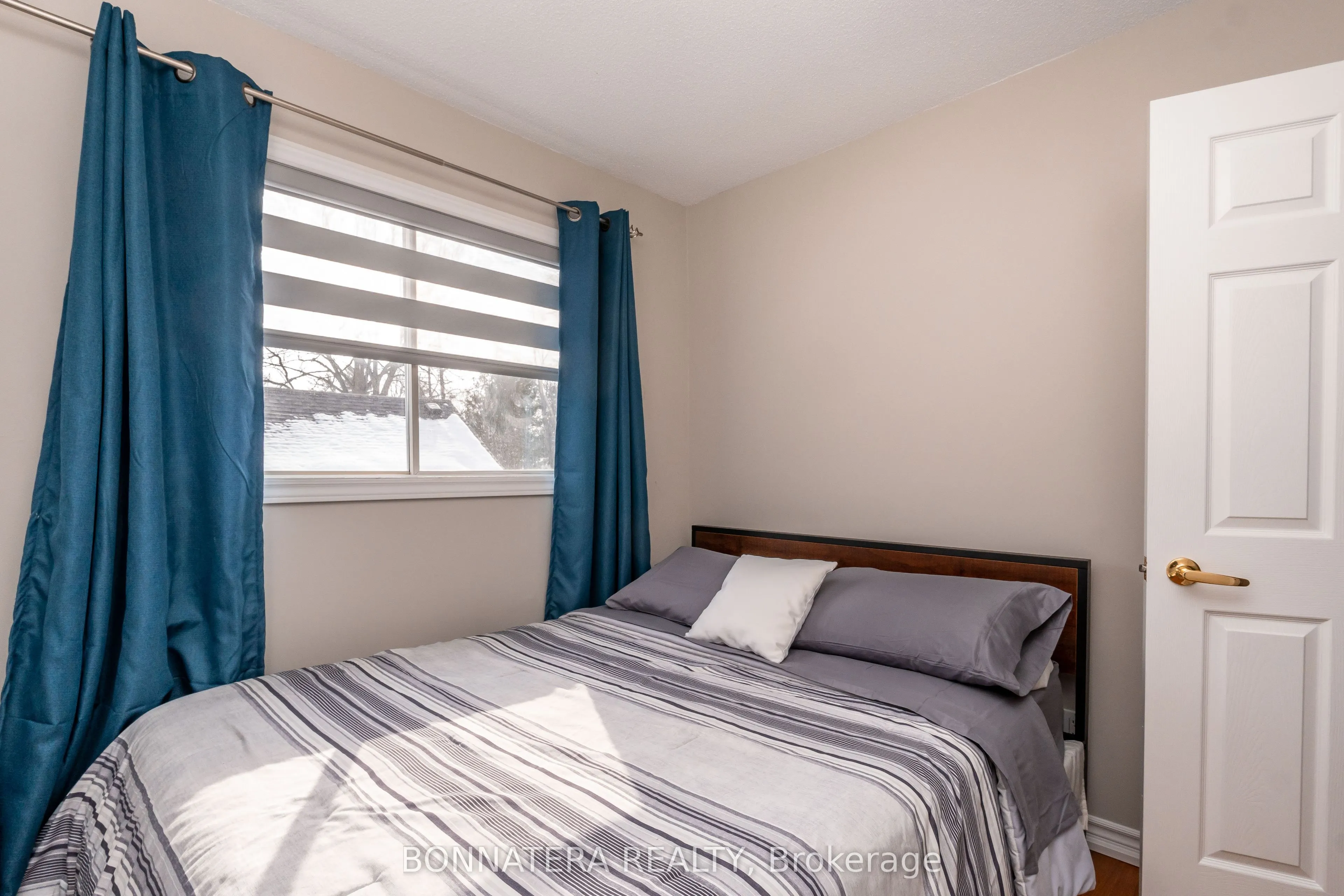 687 INNISFIL BEACH Road