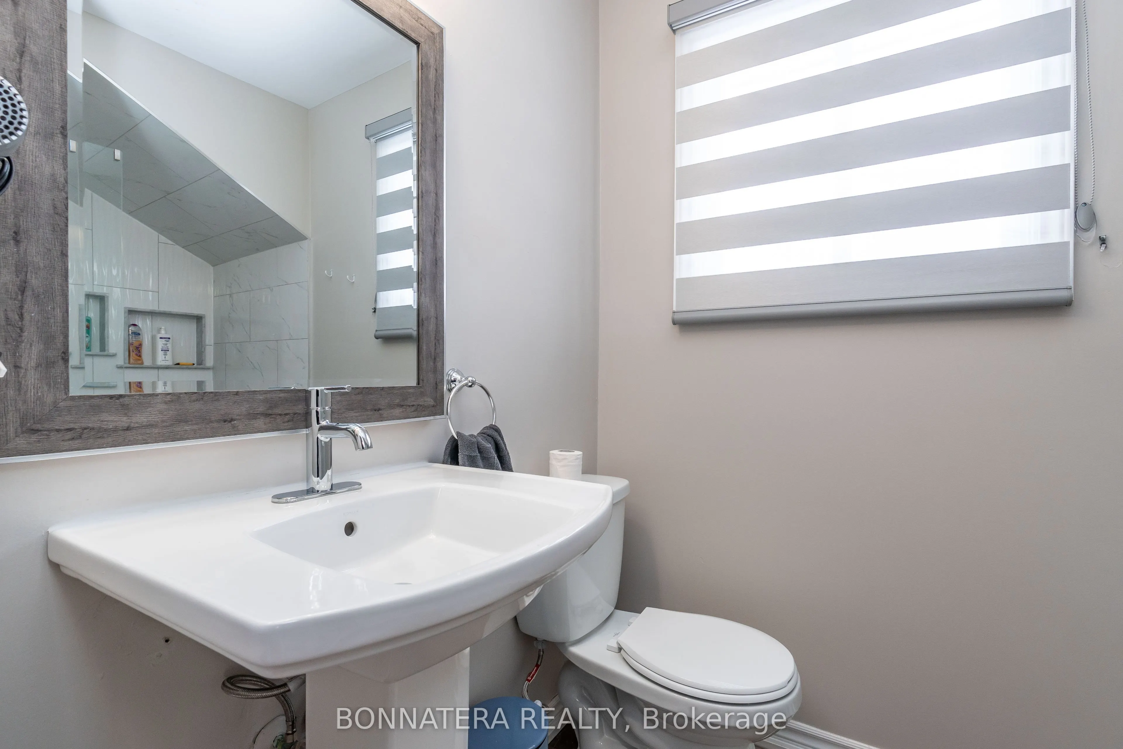 687 INNISFIL BEACH Road