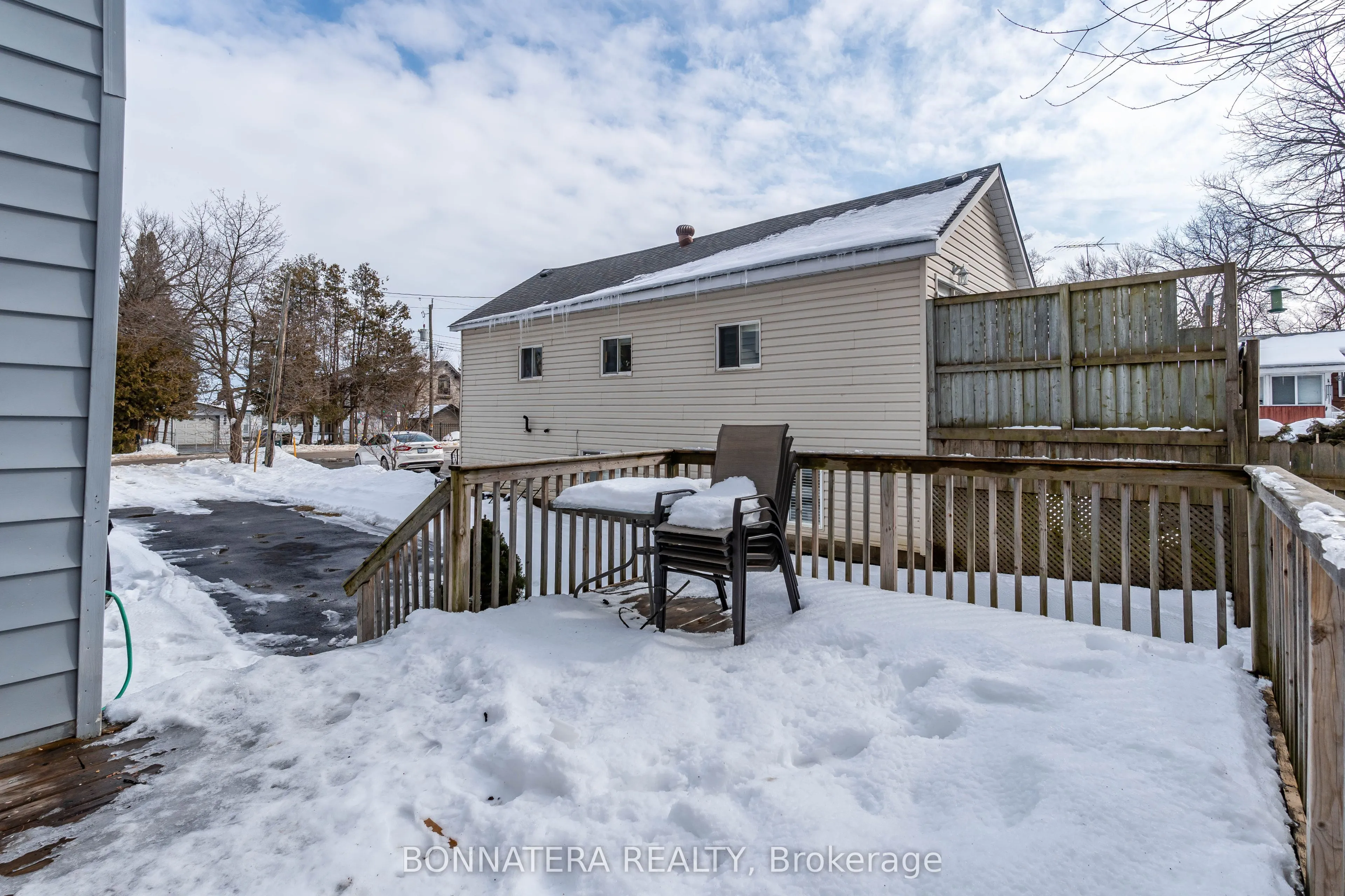 687 INNISFIL BEACH Road