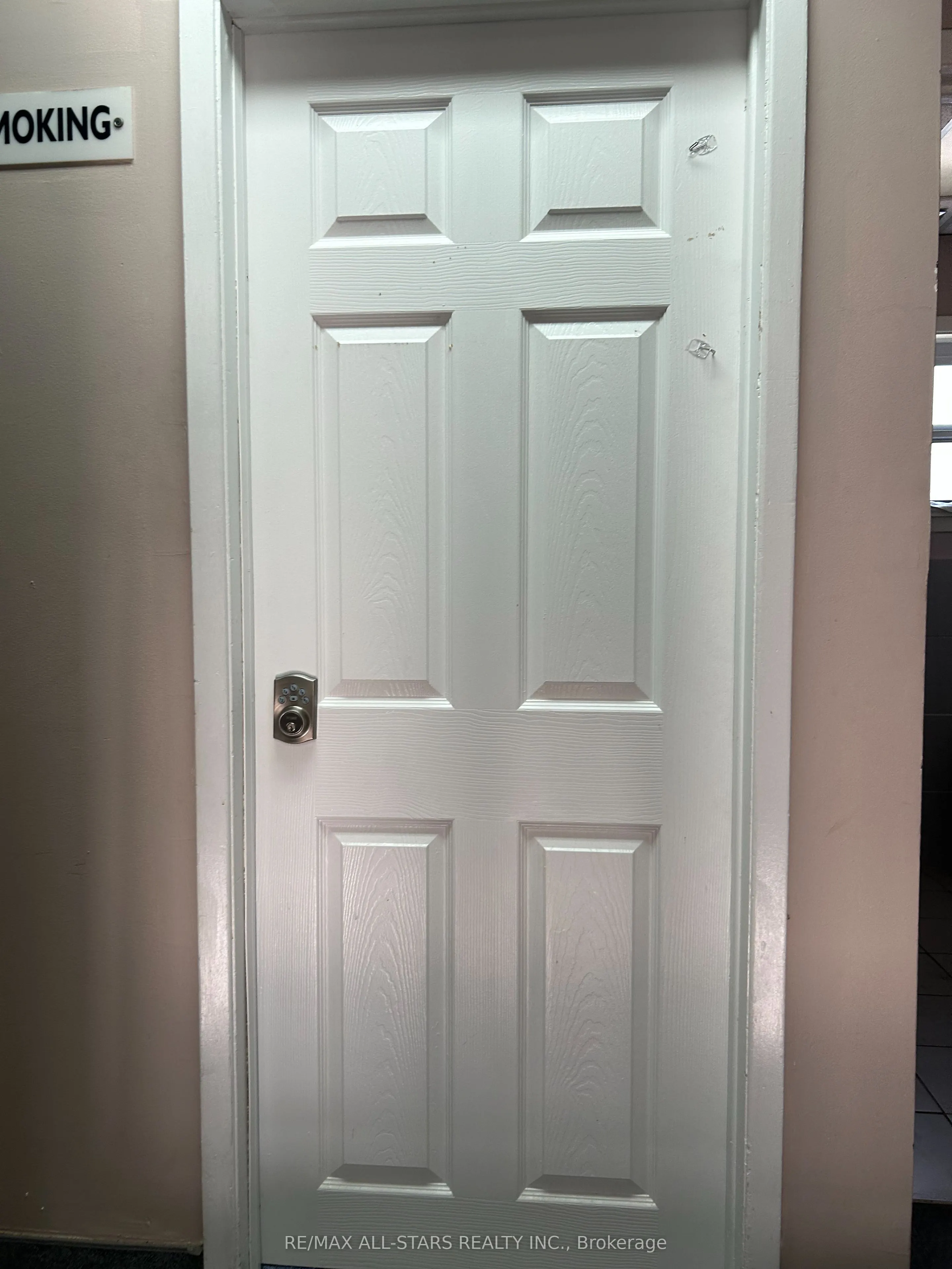 213 The Queensway Avenue S, #Second floor