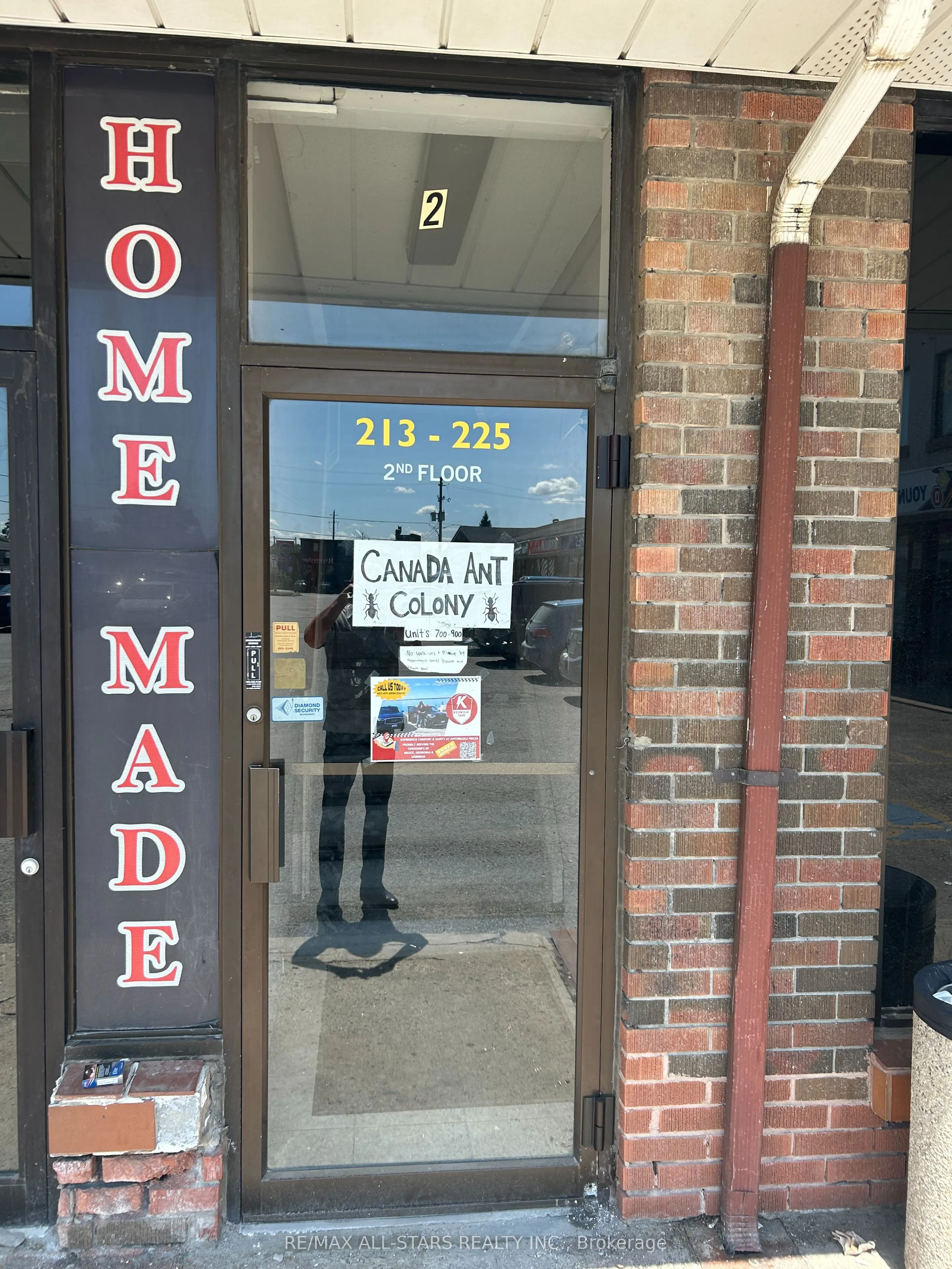 213 The Queensway Avenue S, #Second floor
