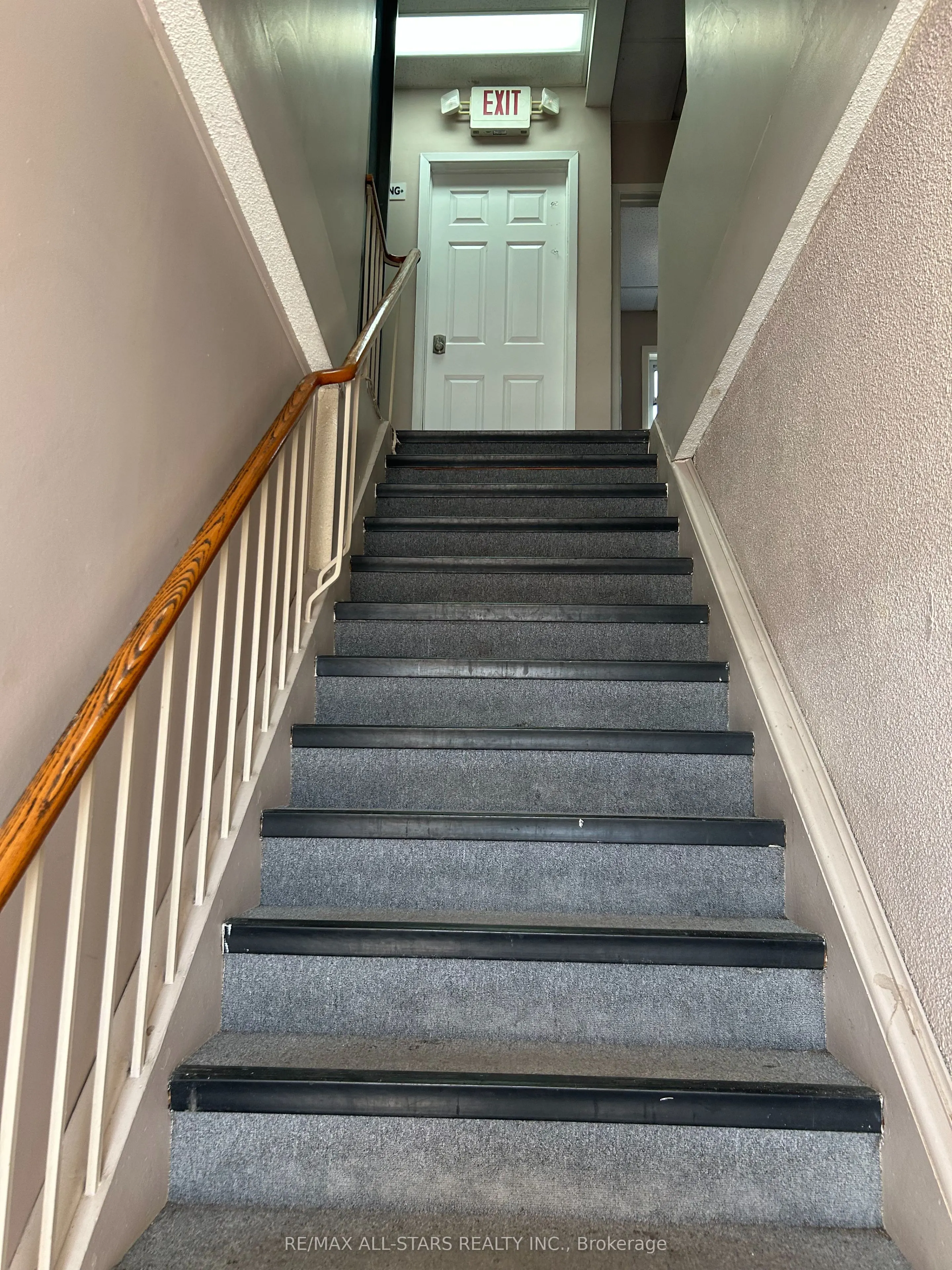 213 The Queensway Avenue S, #Second floor