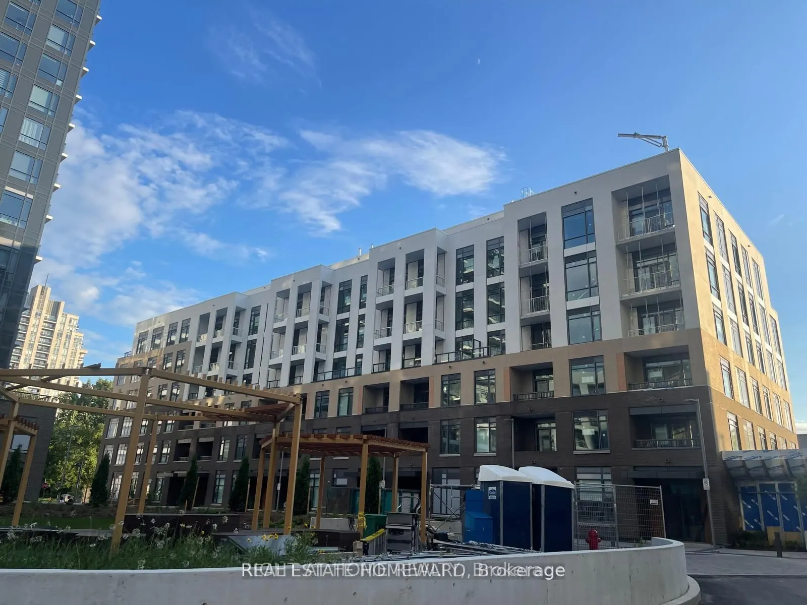 8 Beverley Glen Boulevard, #D-526